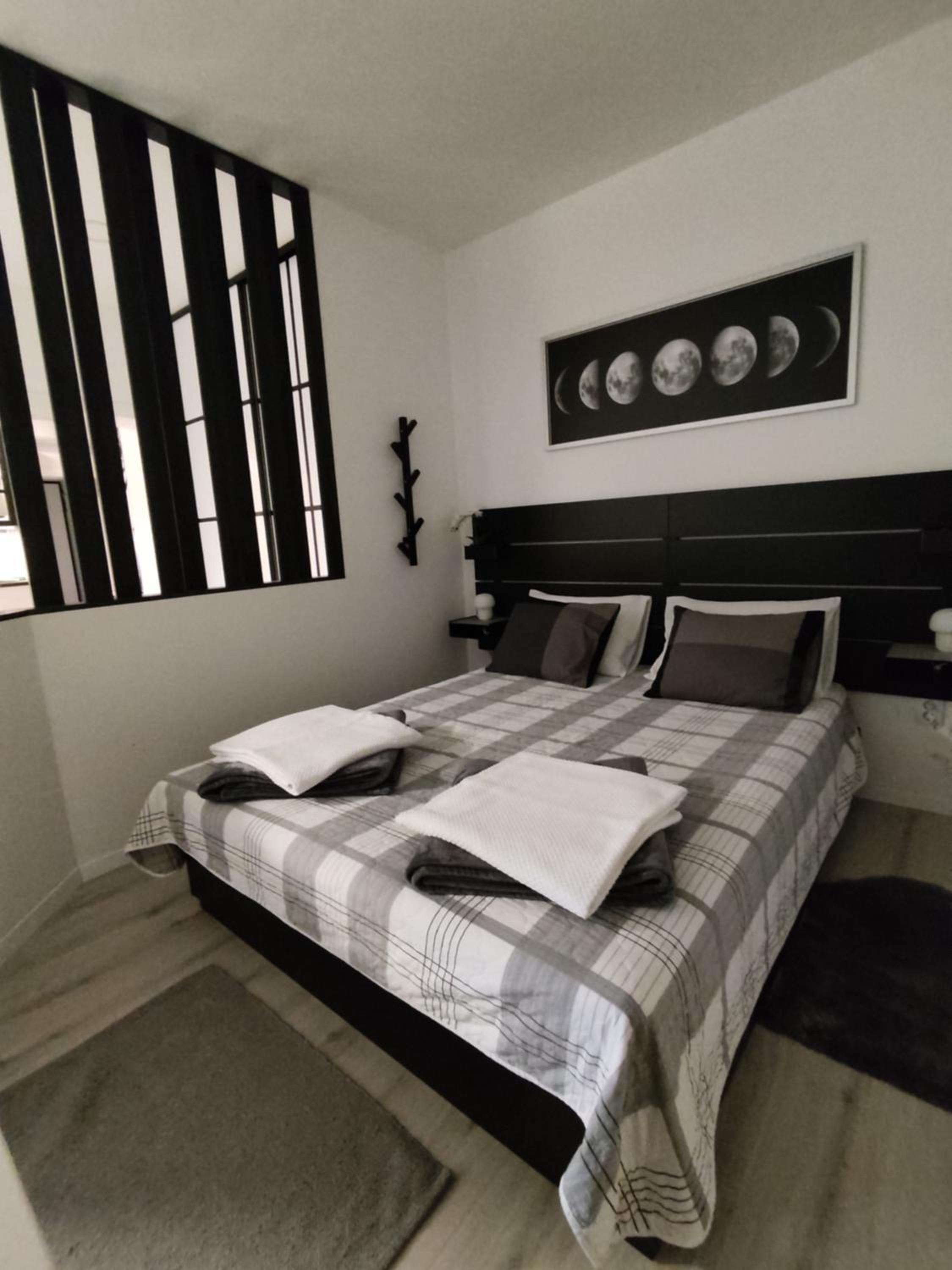 One-Bedroom Apartment - Photo 43