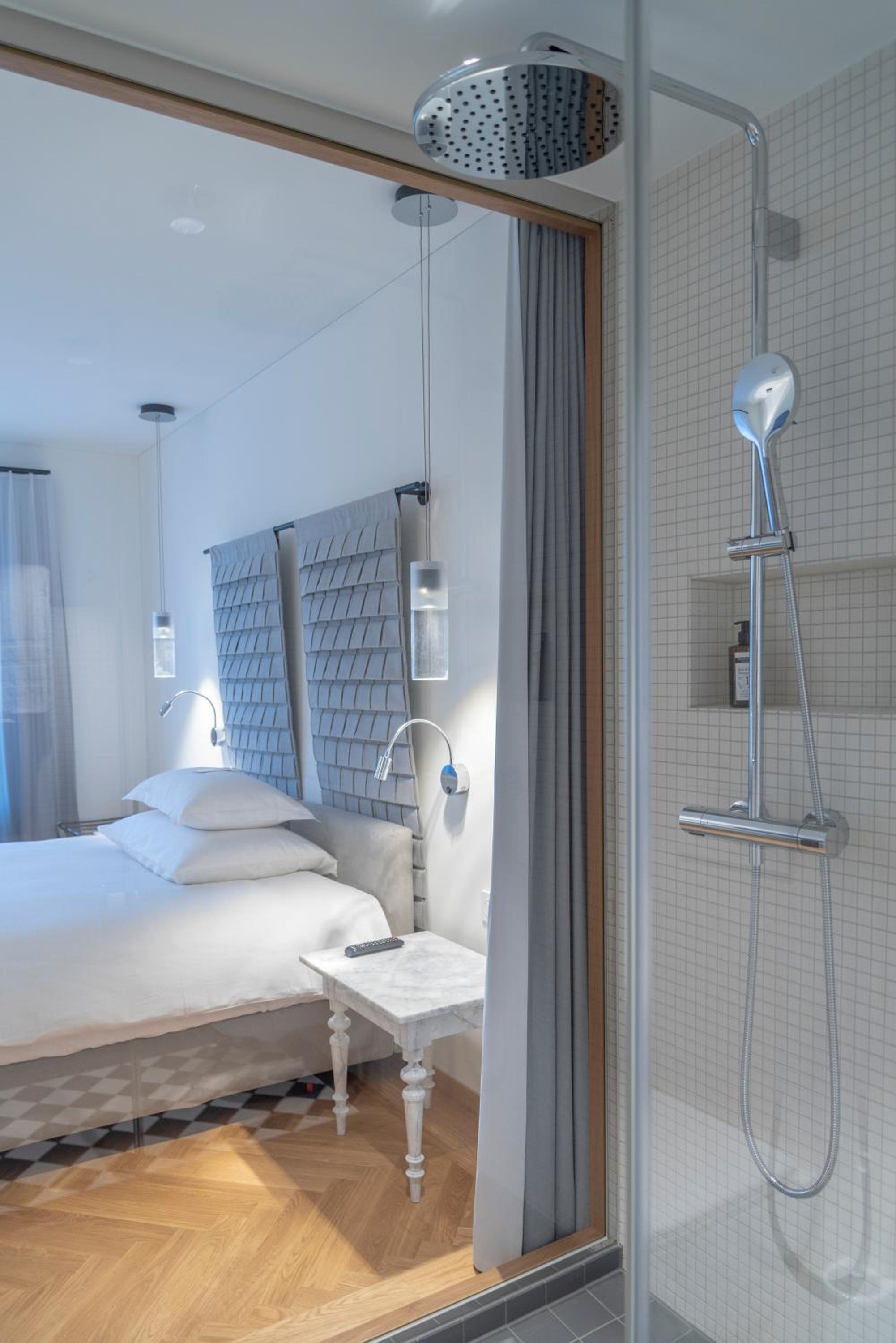 Double or Twin Room - Photo 13