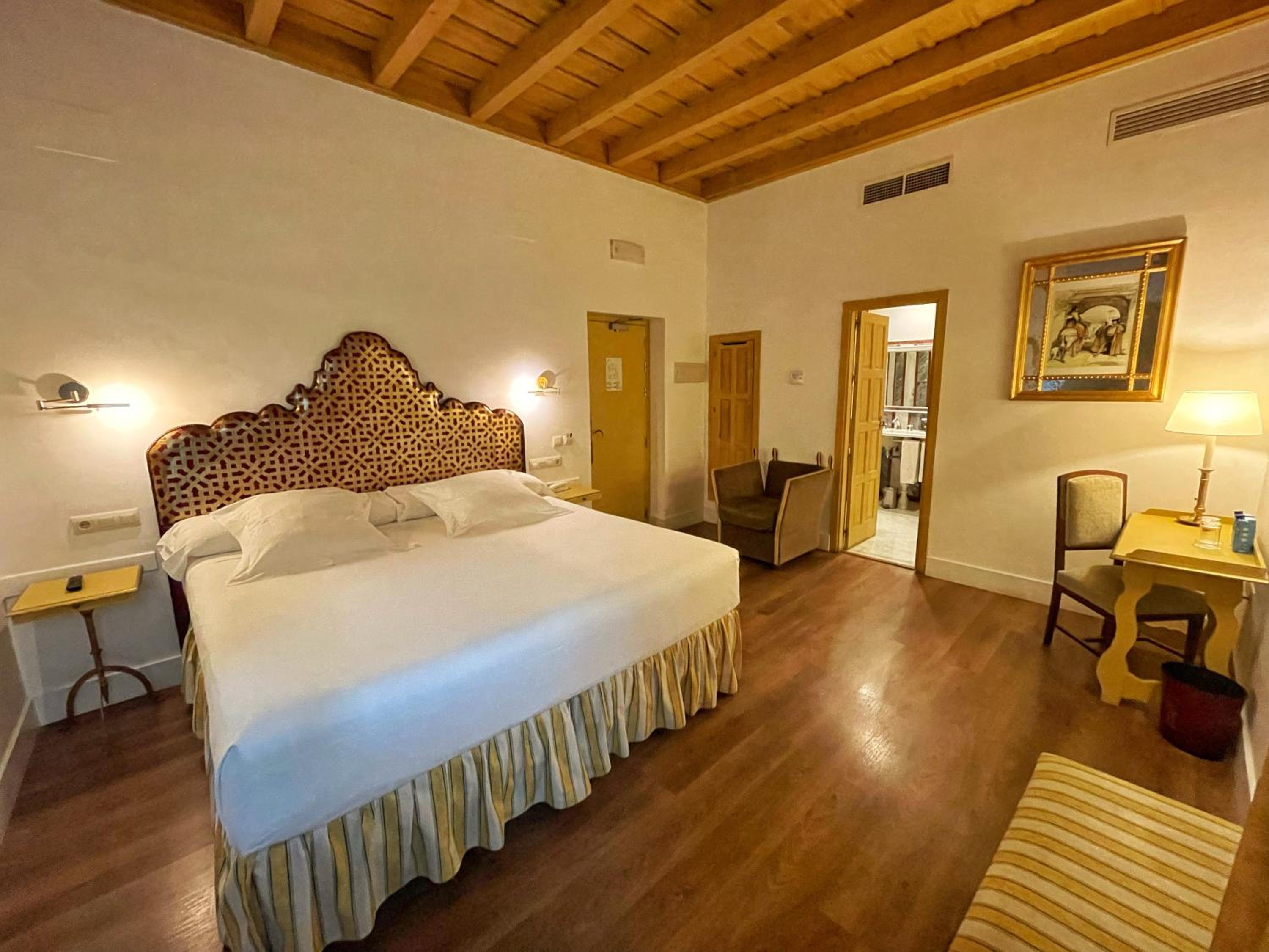 Deluxe Double or Twin Room - Photo 3