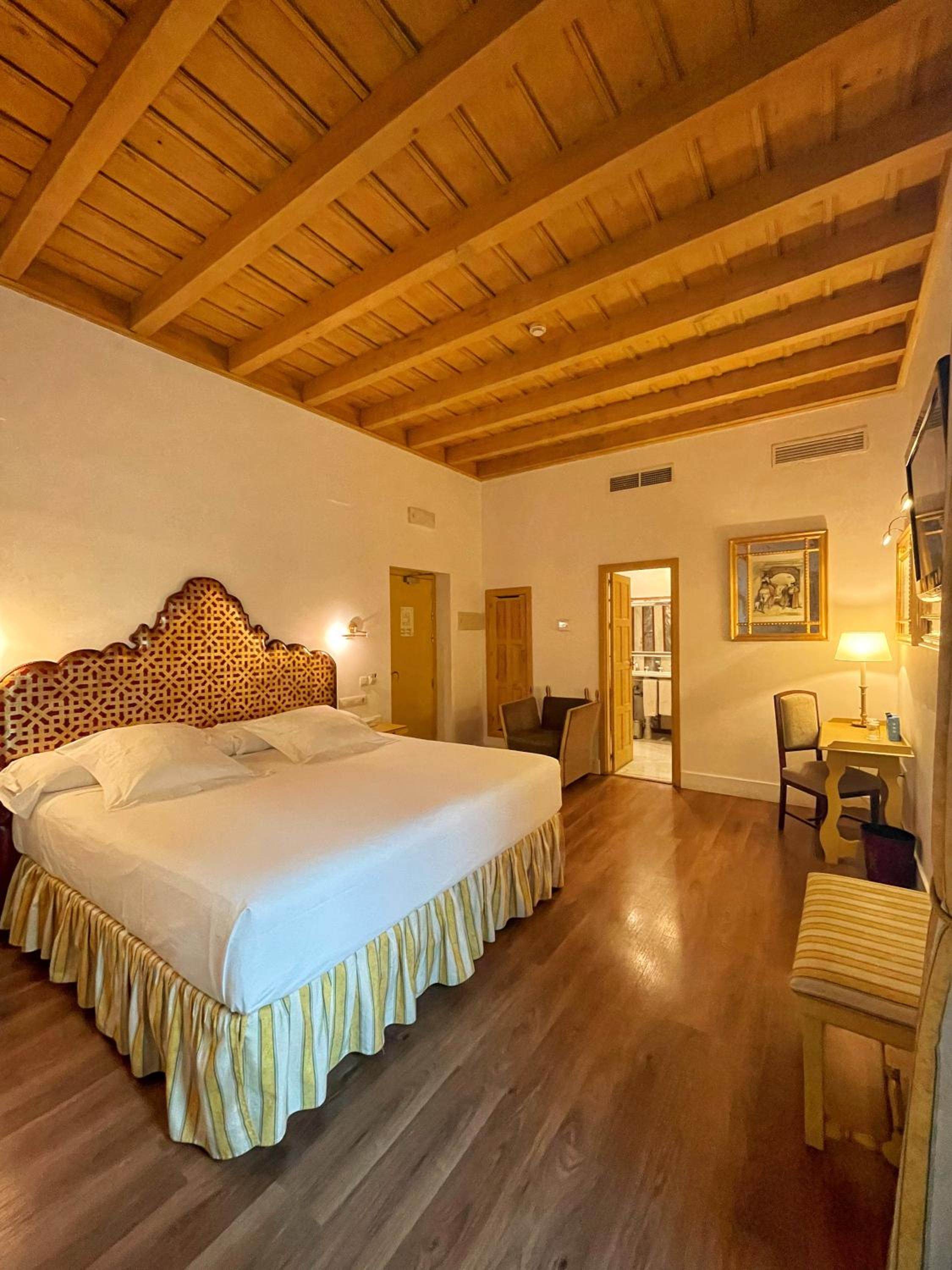 Deluxe Double or Twin Room - Photo 4