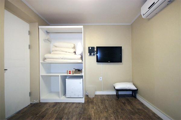 Budget Twin Room - Photo 1
