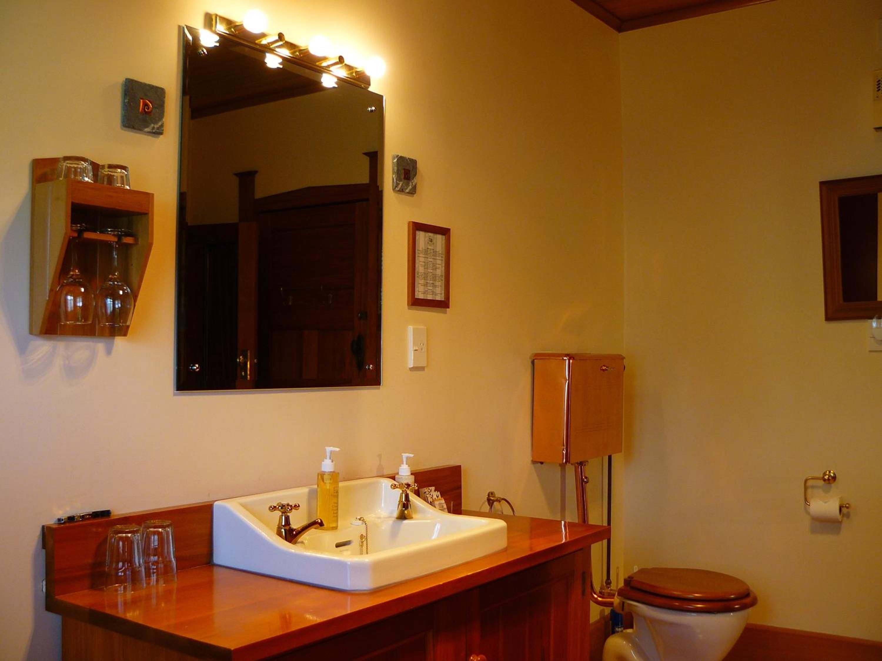 Standard Queen Room photo 2