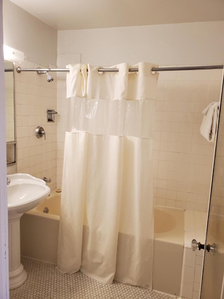 Standard King Room - Photo 3