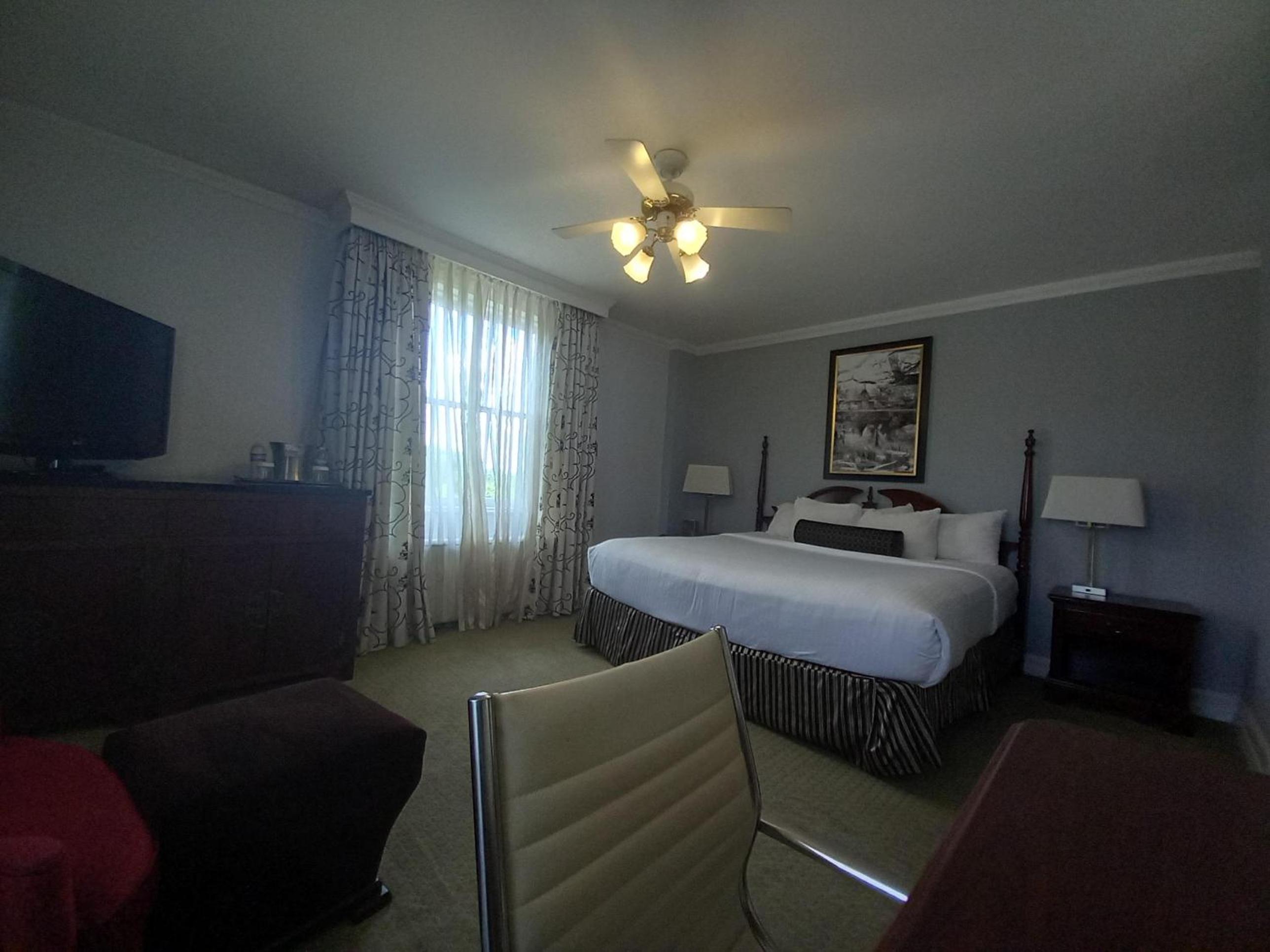 Standard King Room - Photo 6