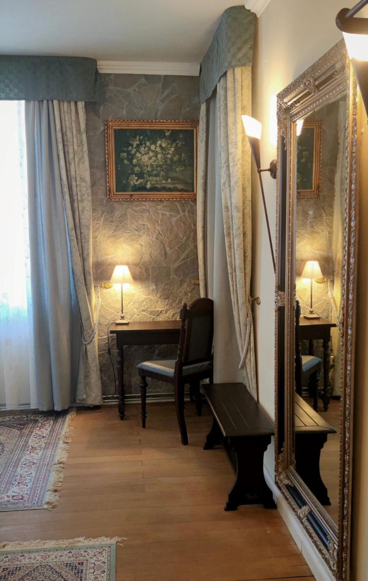 Deluxe Double Room with Shower - Photo 2