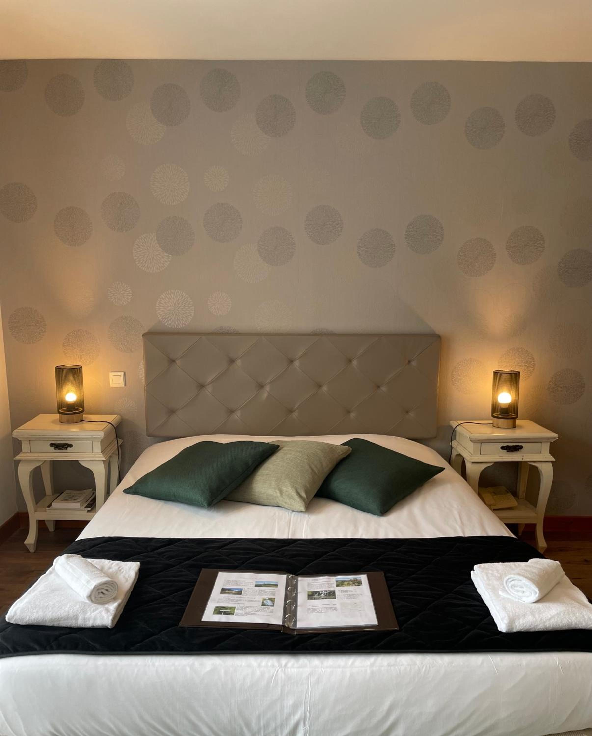 Deluxe Double Room with Bath photo 3