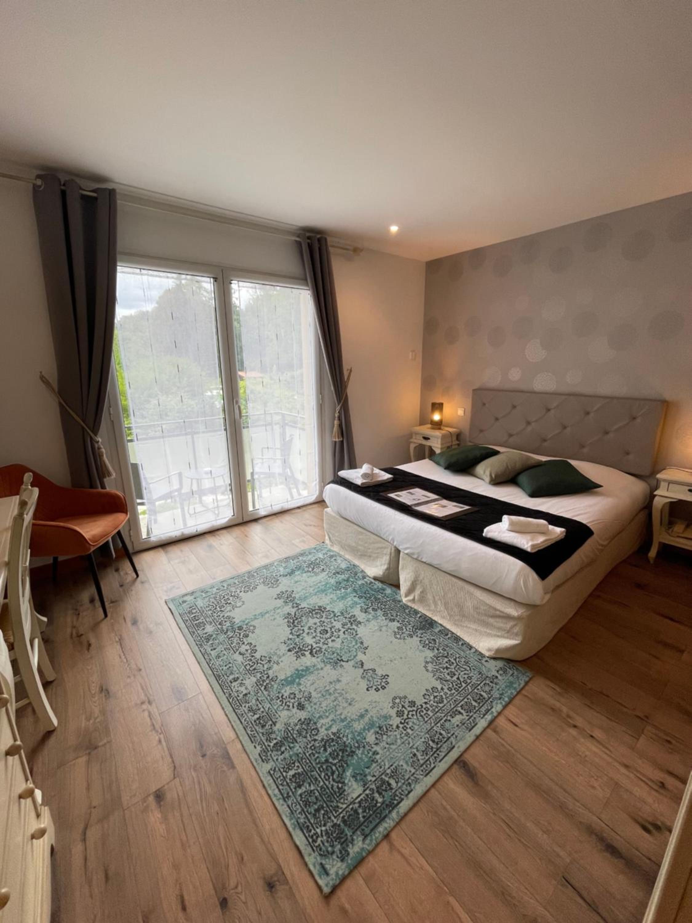 Deluxe Double Room with Bath photo 2