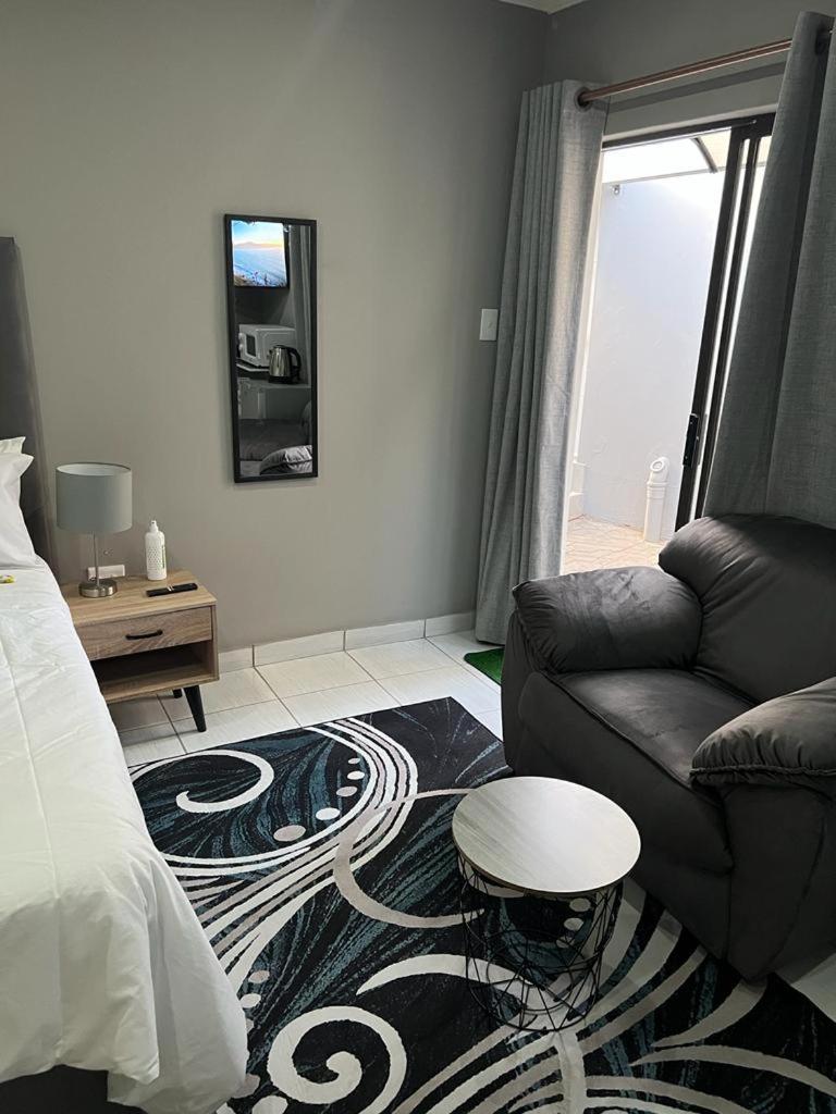 Deluxe Double Room - Photo 9