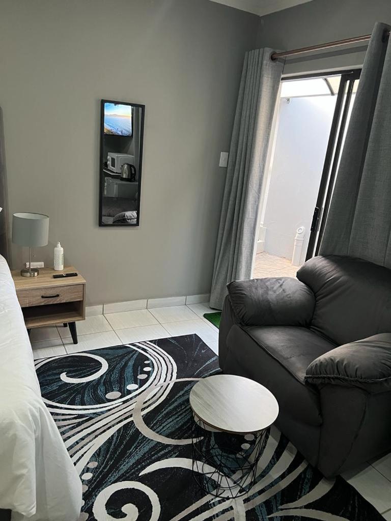 Deluxe Double Room - Photo 10