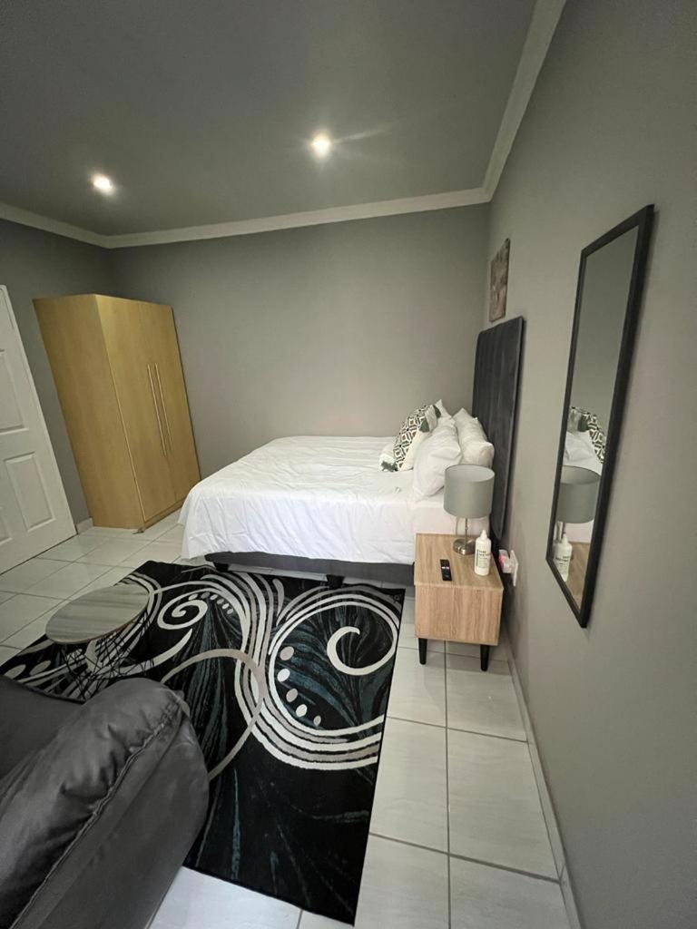 Deluxe Double Room - Photo 11