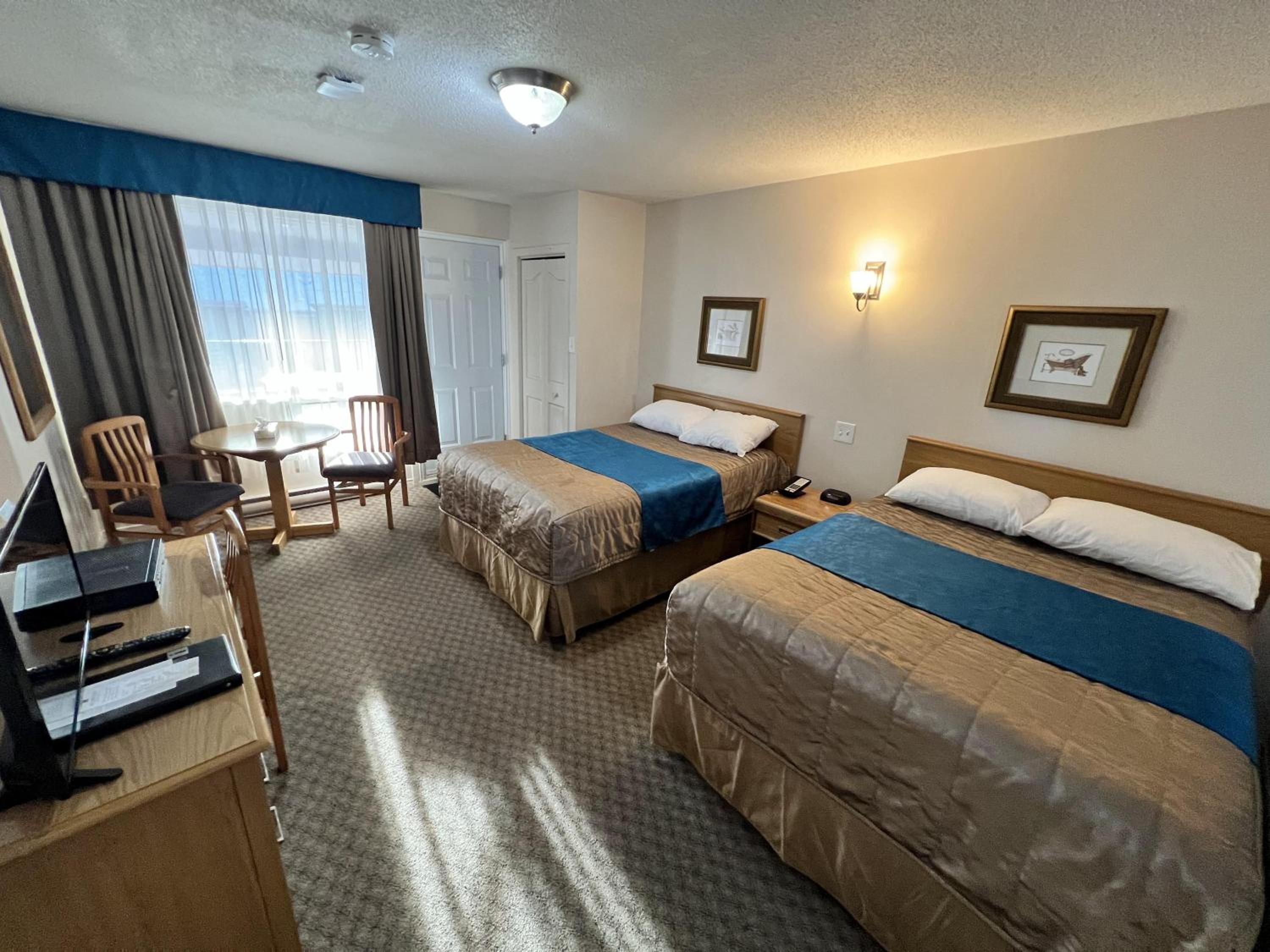 Suite with Two Double Beds and Kitchenette - Photo 2
