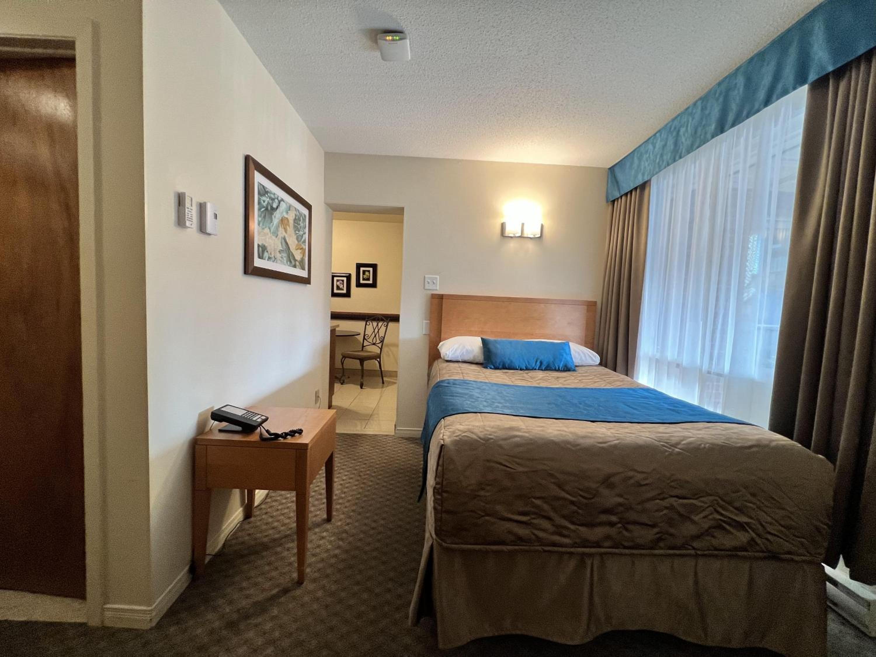 Suite with One Double Bed and Kitchenette - Photo 3