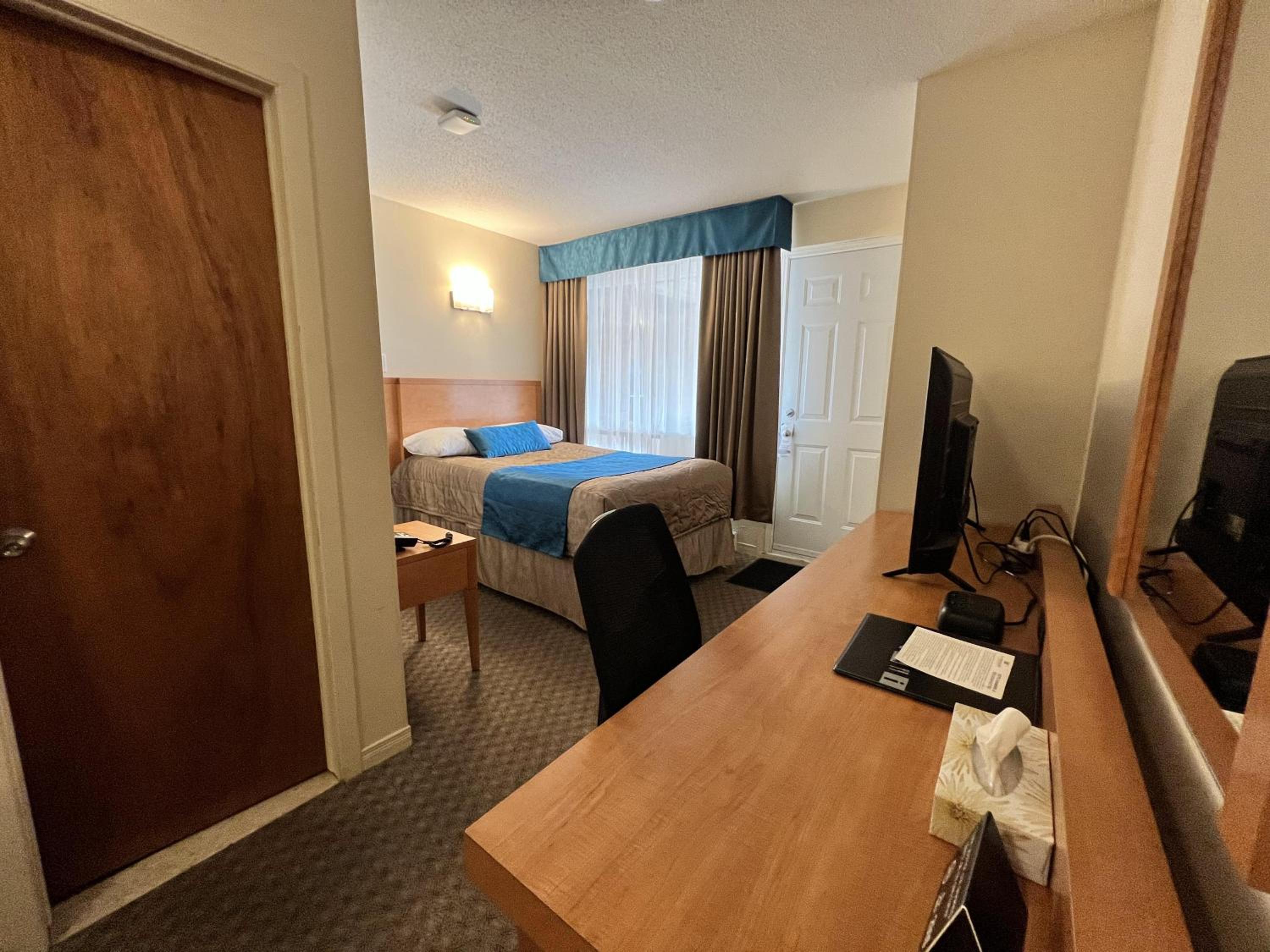Suite with One Double Bed and Kitchenette - Photo 1