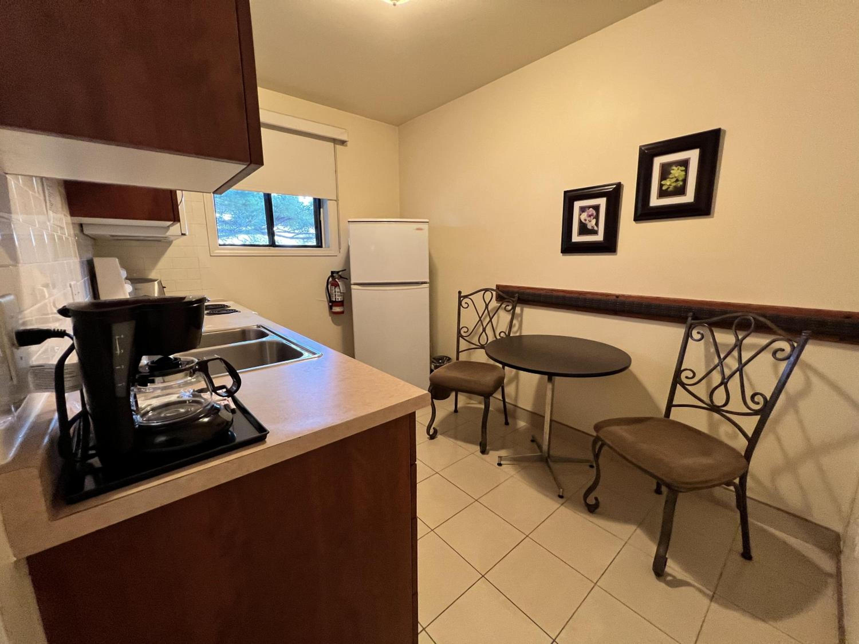 Suite with One Double Bed and Kitchenette - Photo 4