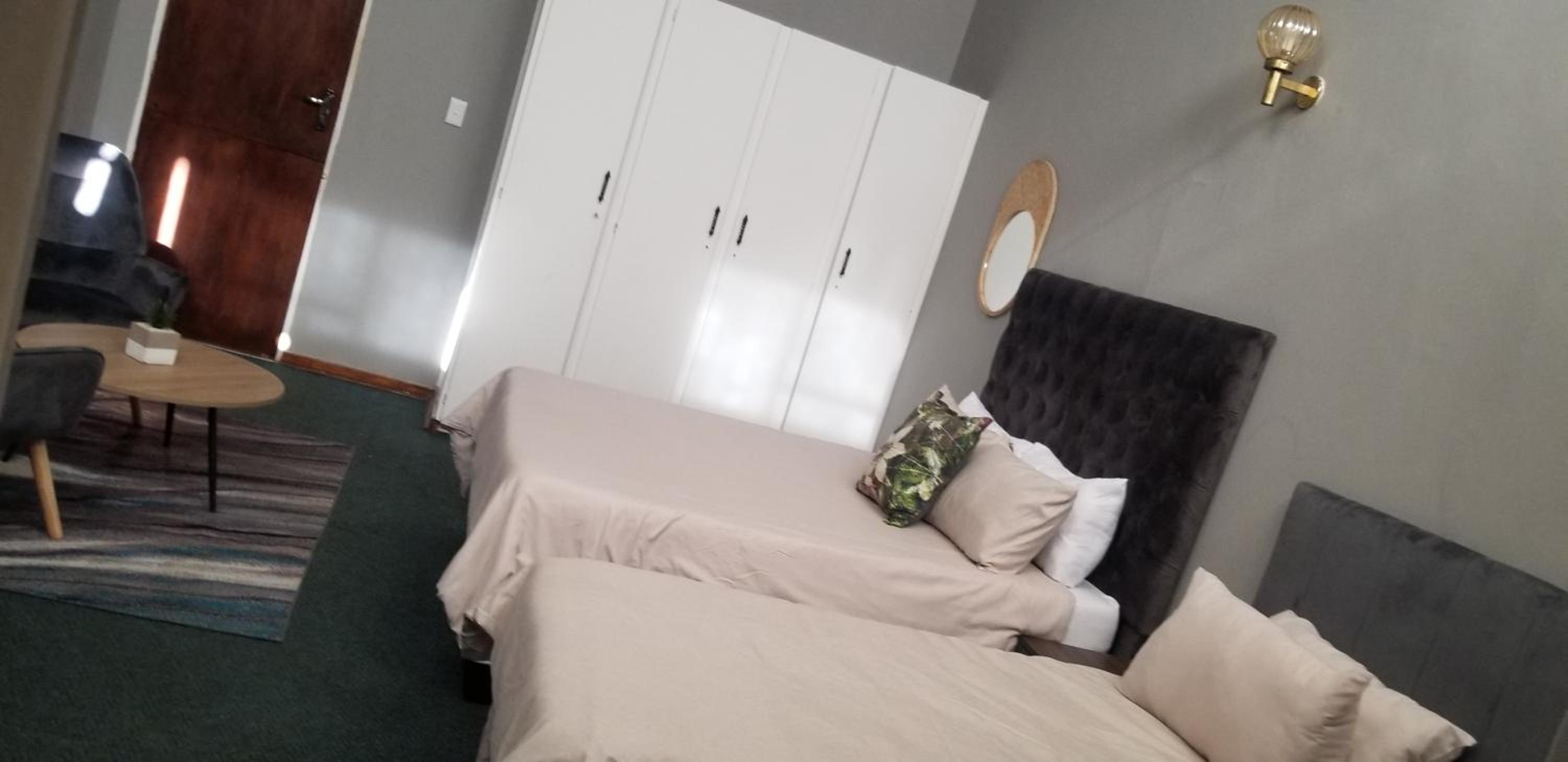 Deluxe Family Suite - Photo 7