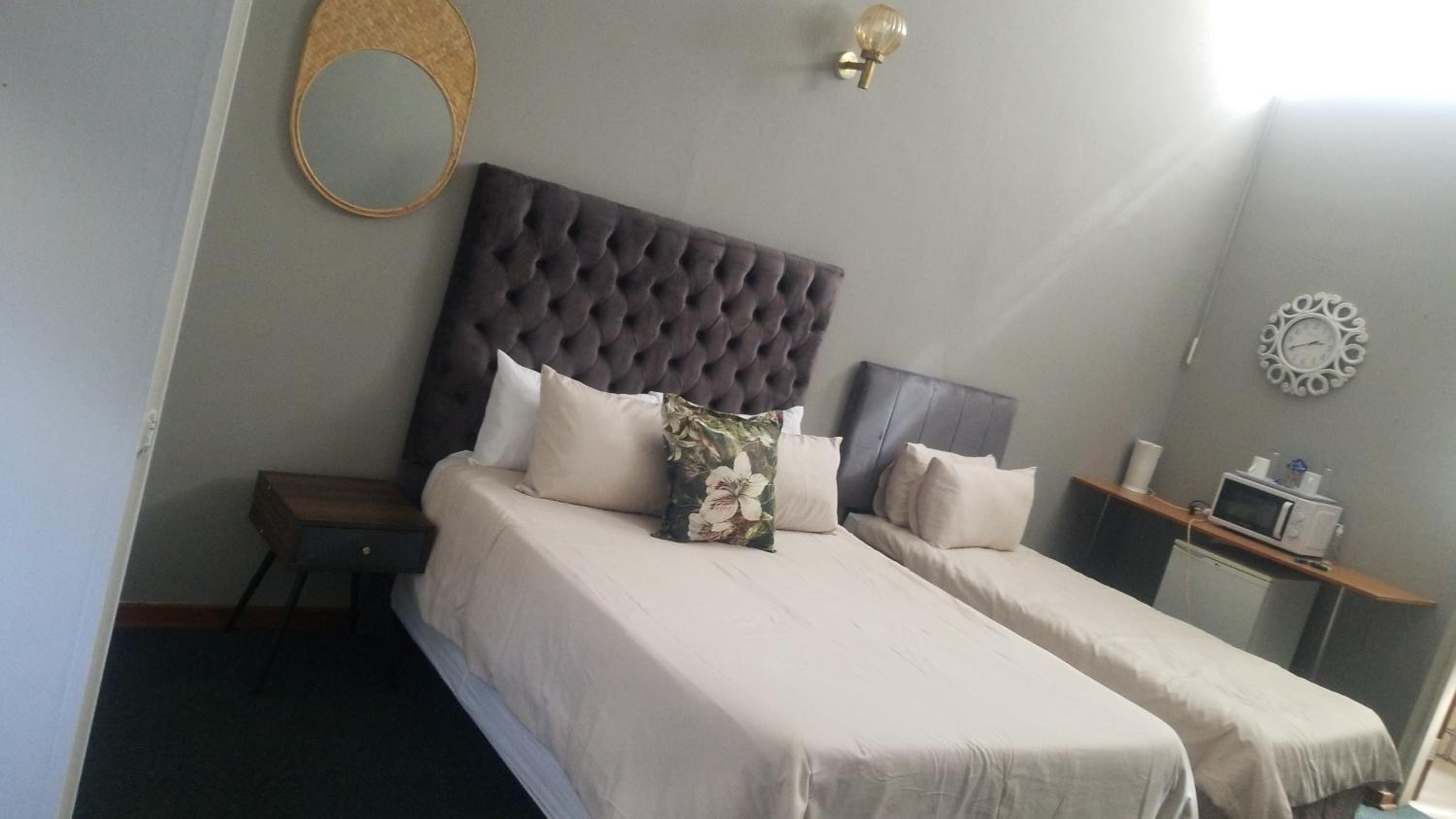 Deluxe Family Suite - Photo 4