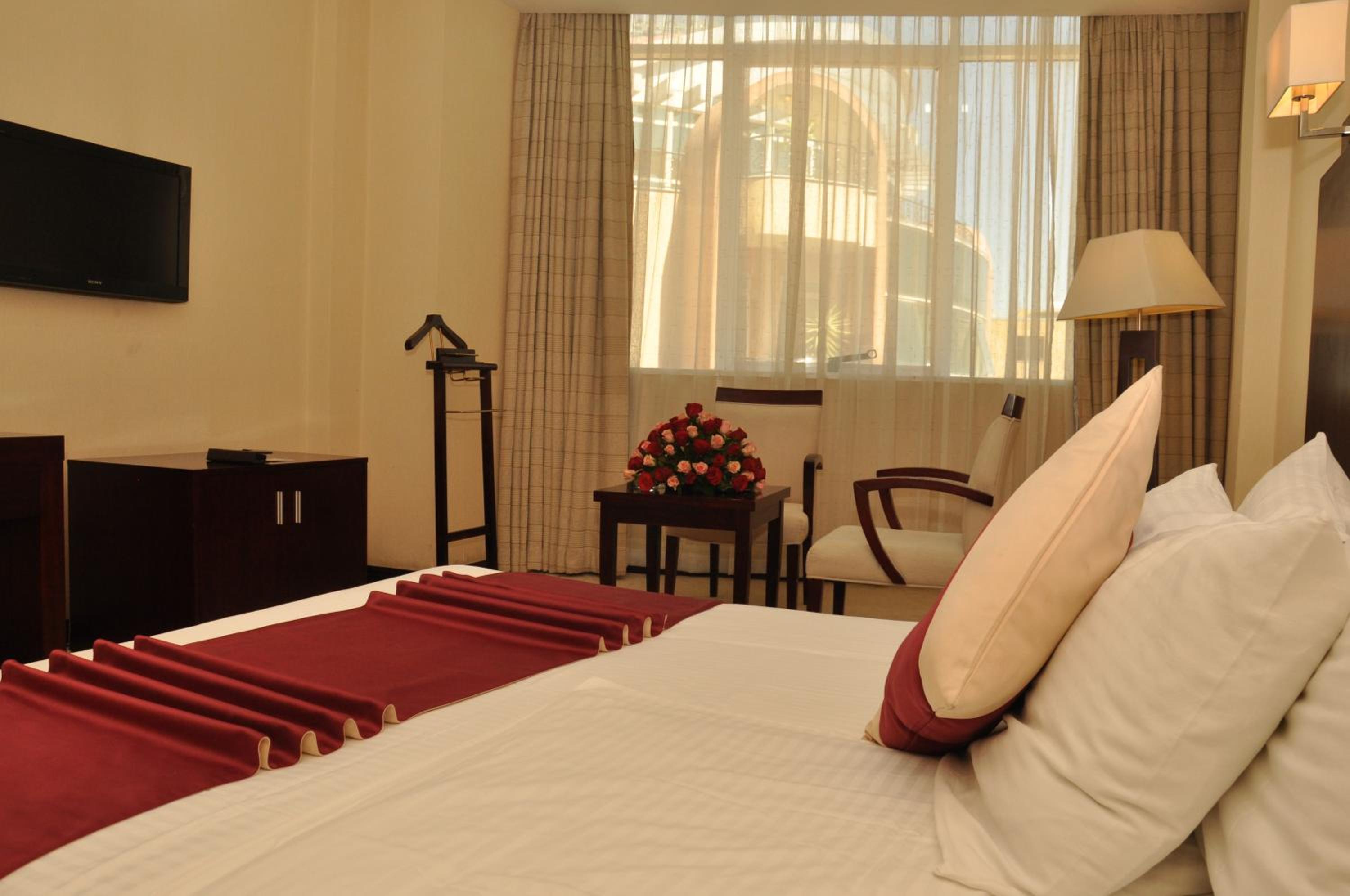 Queen Room - Photo 6