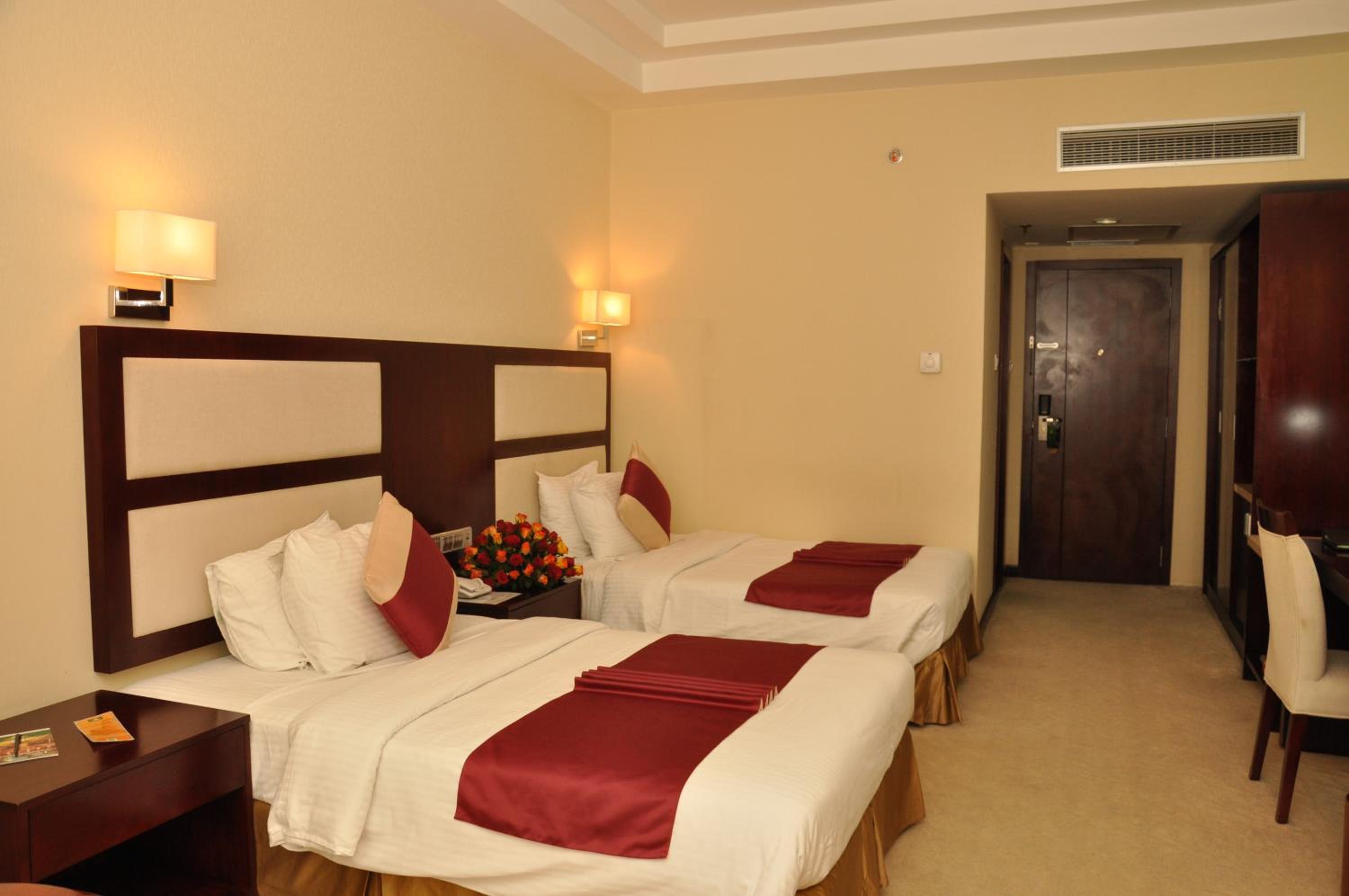 Standard Twin Room - Photo 6