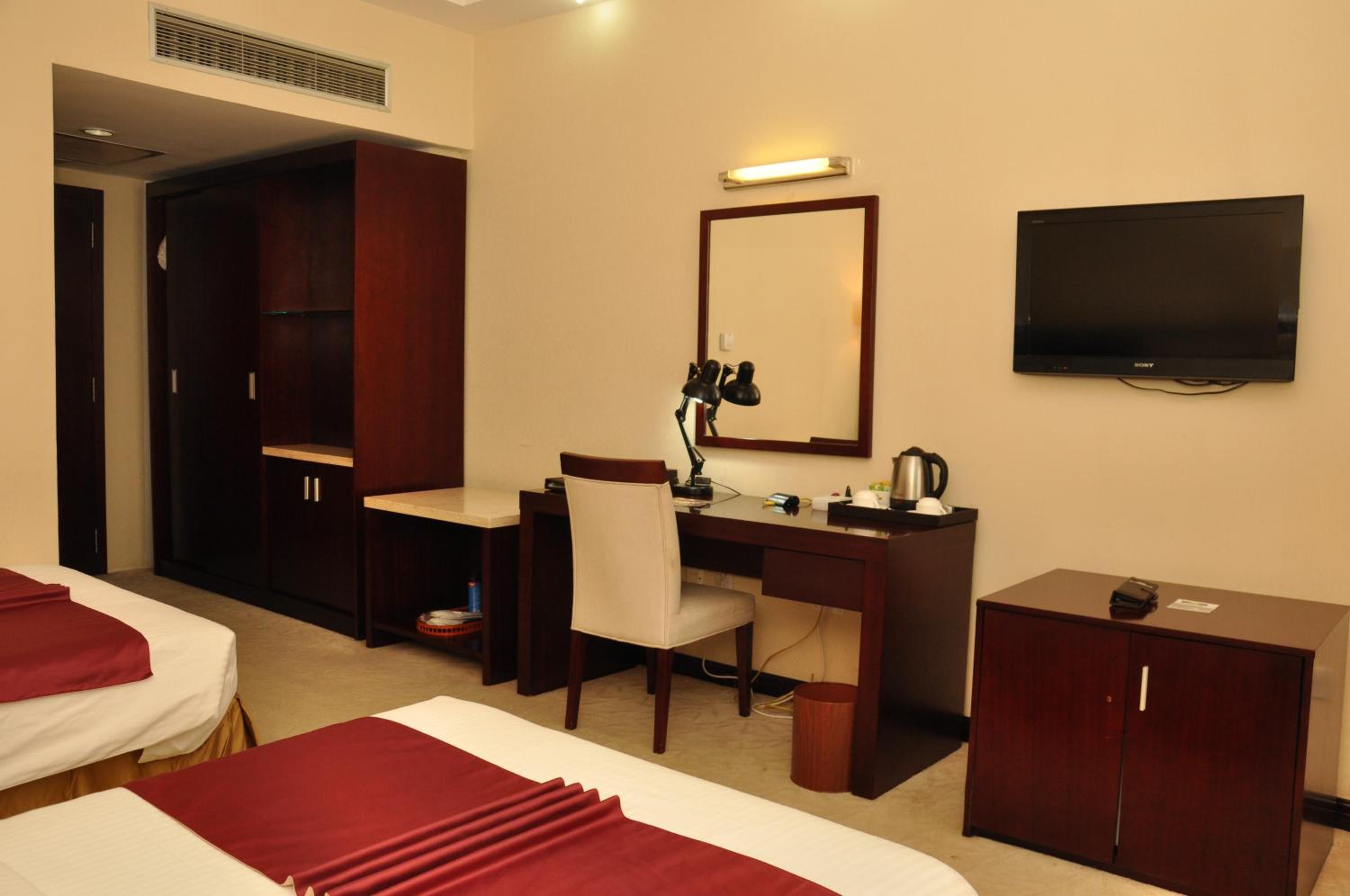 Standard Twin Room - Photo 4