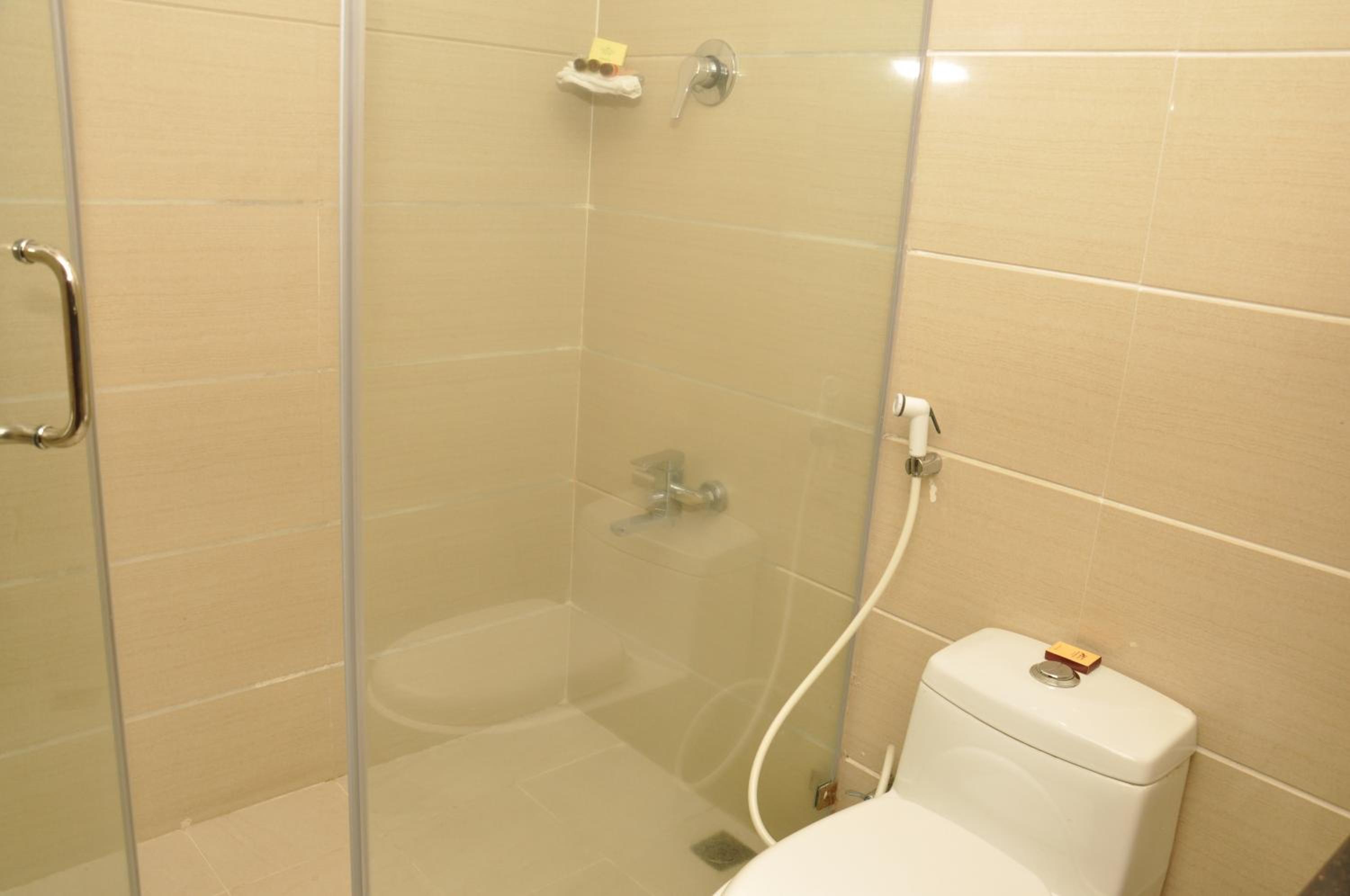 Standard Twin Room - Photo 3