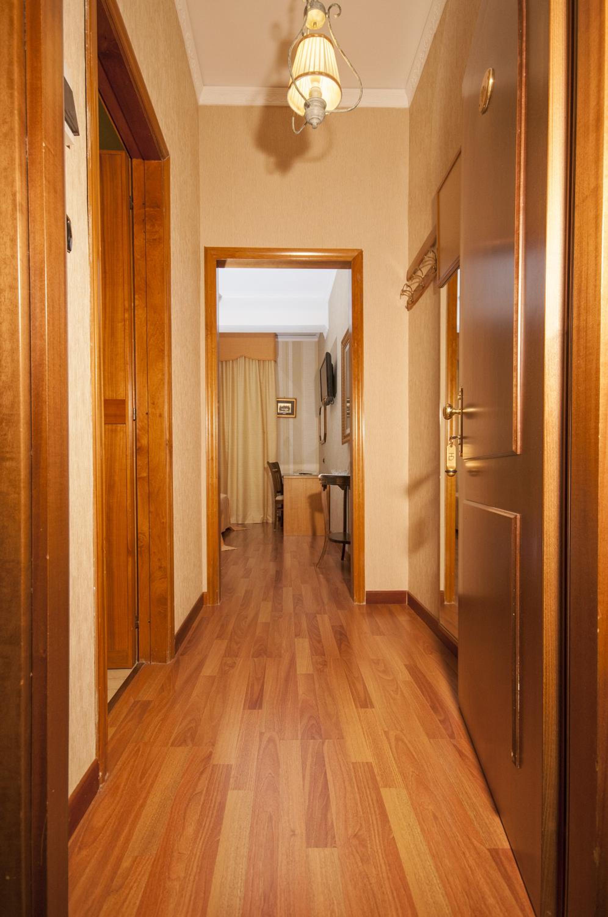Classic Quadruple Room photo 3