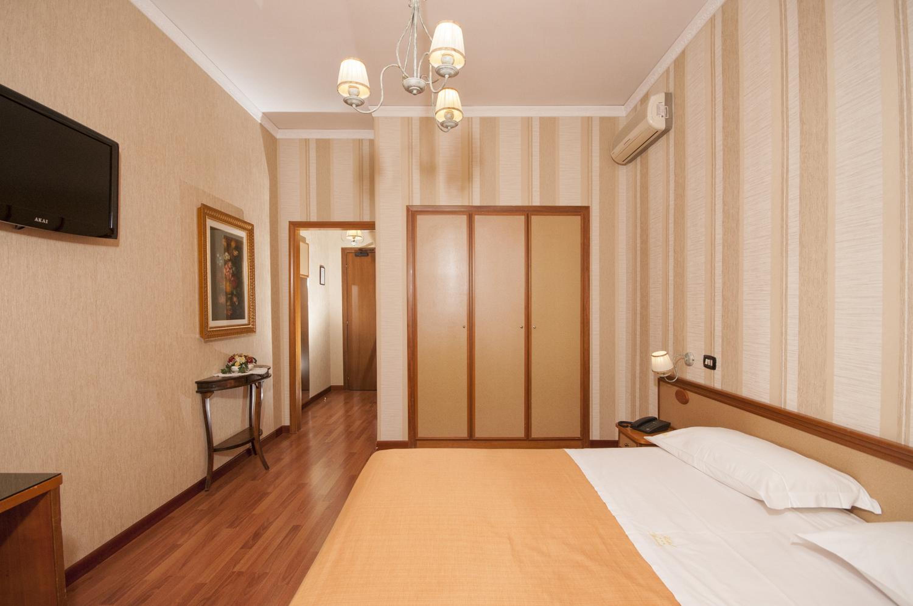 Small Double Room photo 3