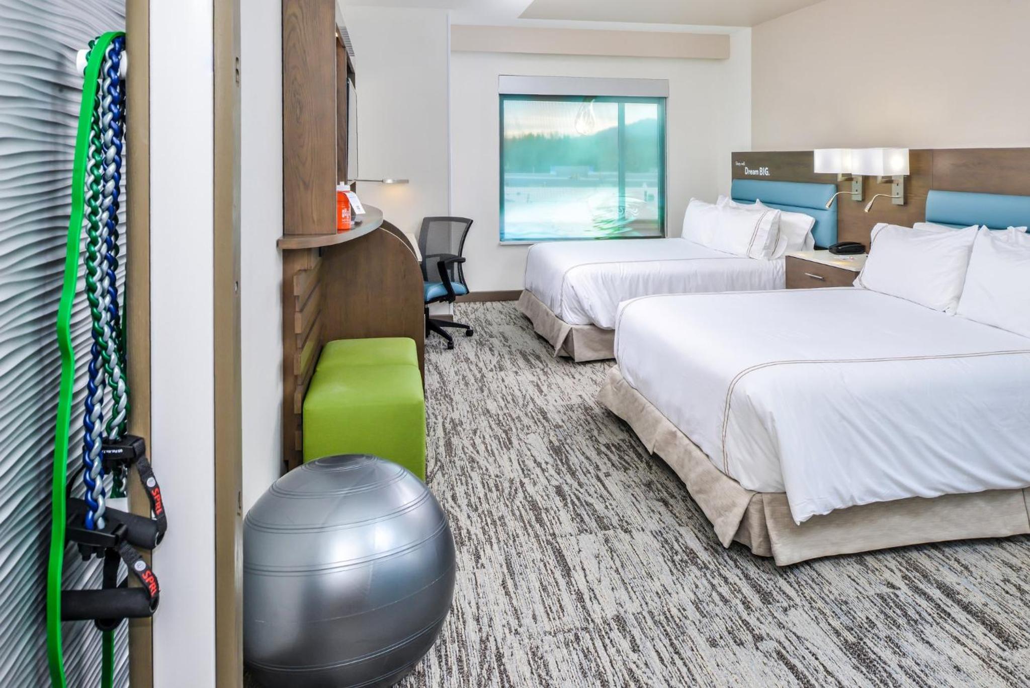 Standard Queen Room with Two Queen Beds - Communications Accessible
