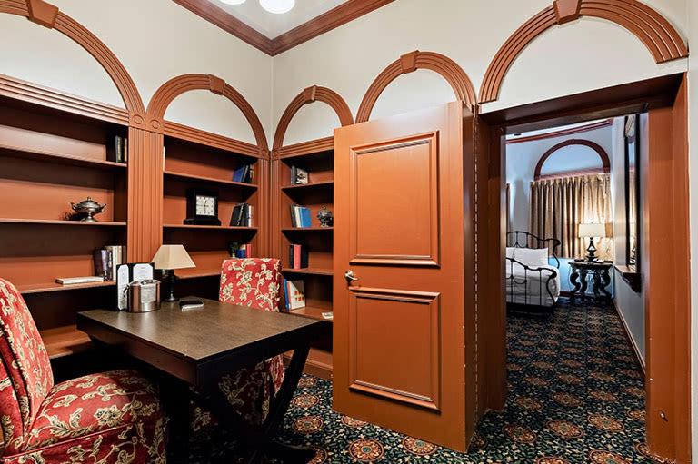 Queen Room photo 1