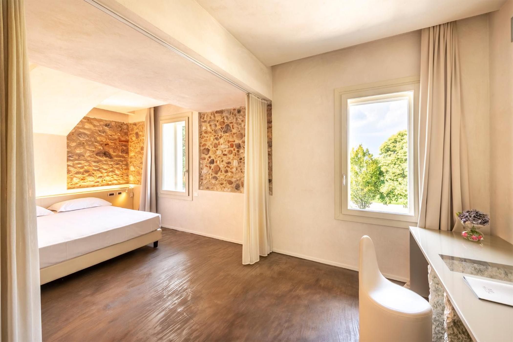 Deluxe Room - Photo 2