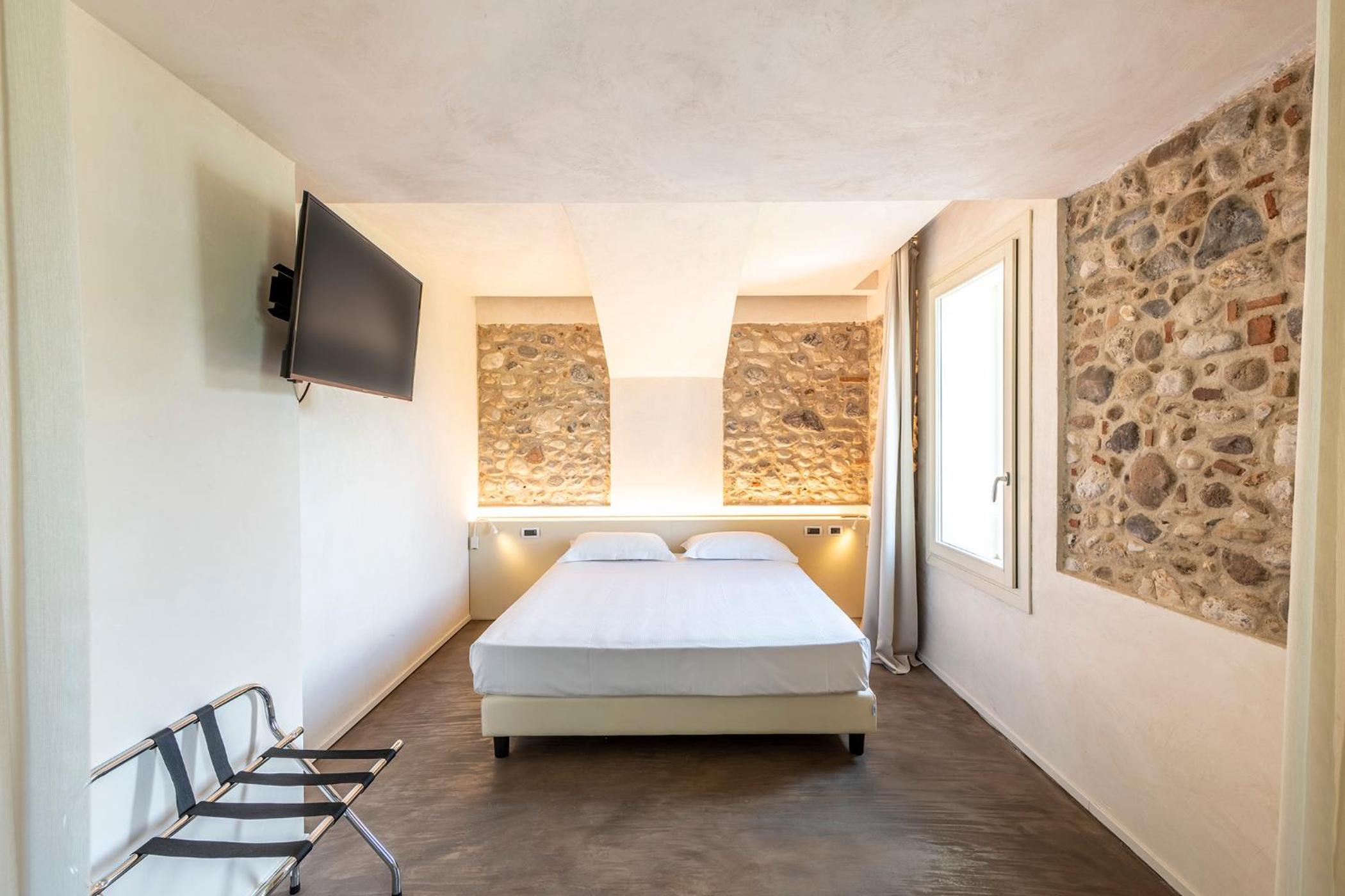 Deluxe Room - Photo 1