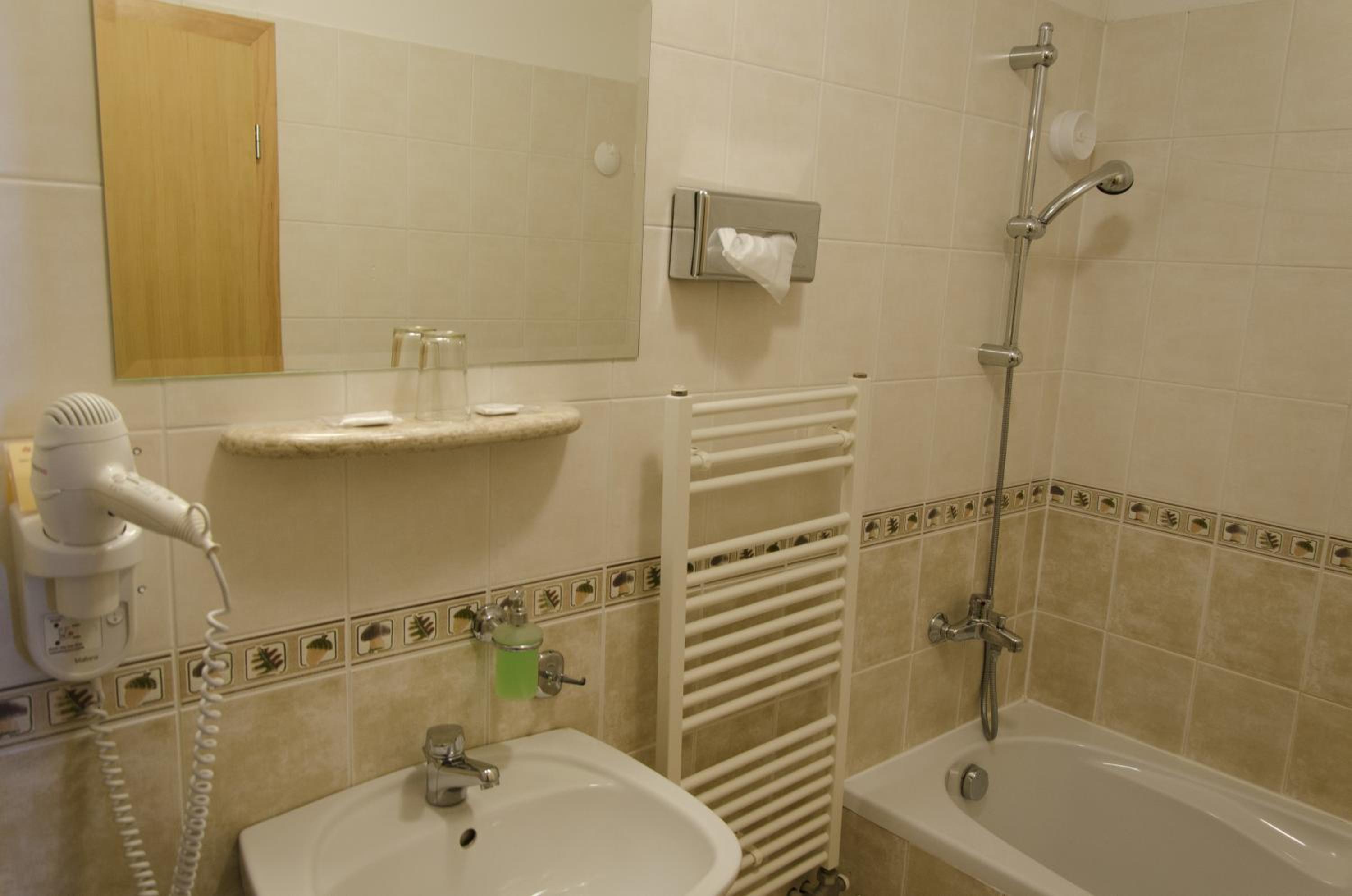 Suite with Wellness Access - Photo 4