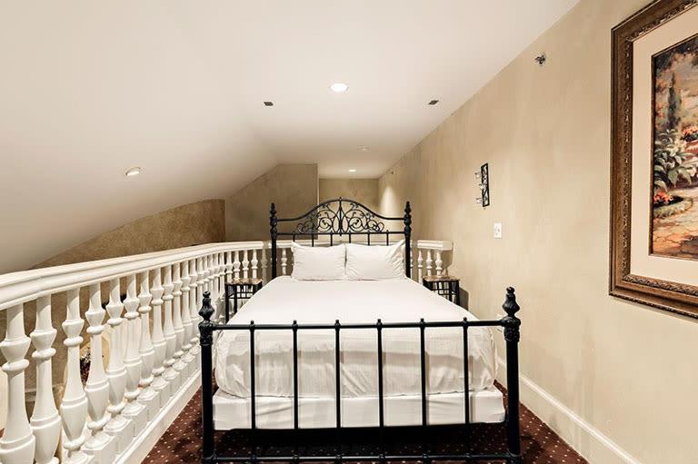 Queen Suite