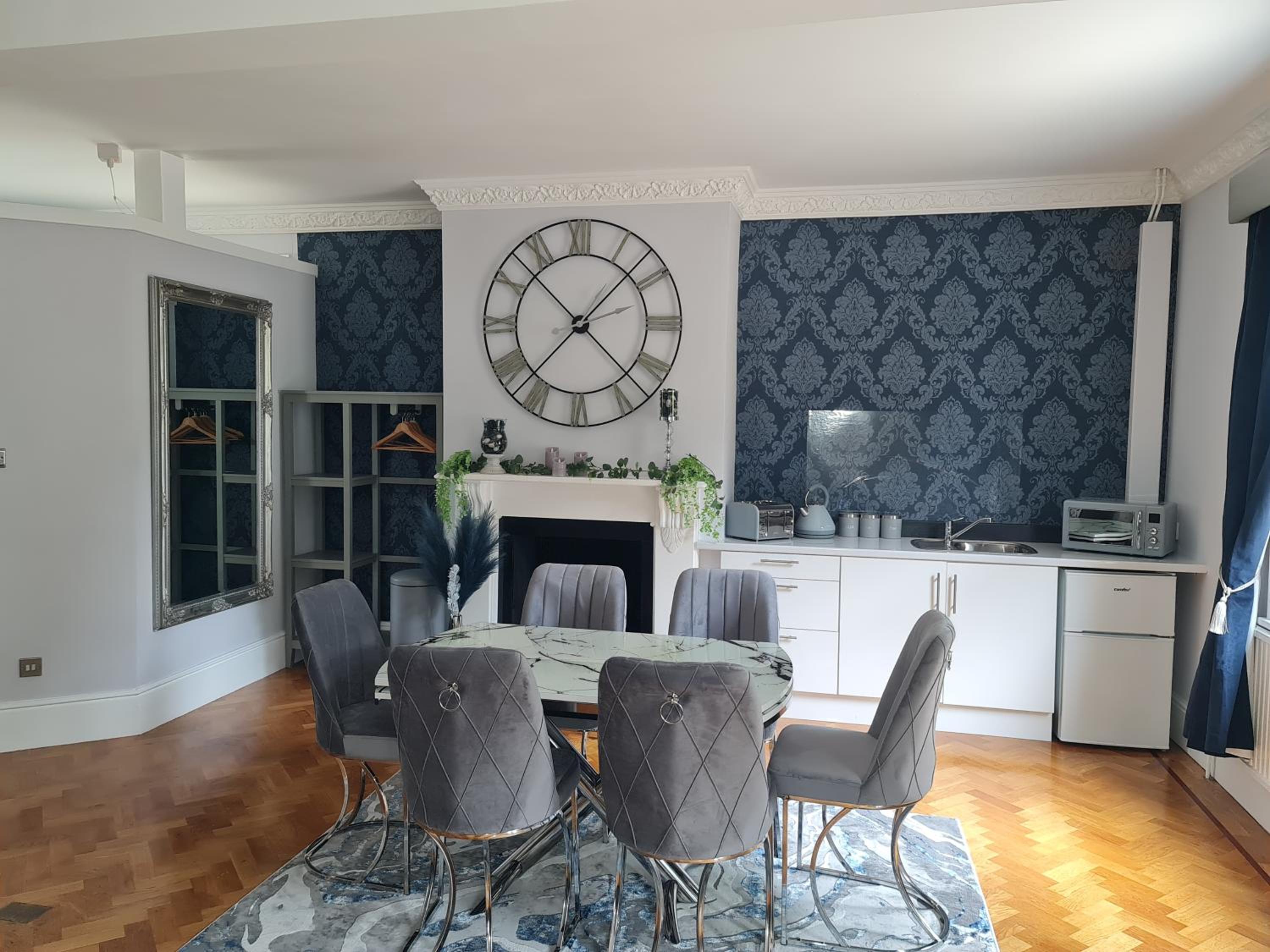 Superior Family Room - Photo 21