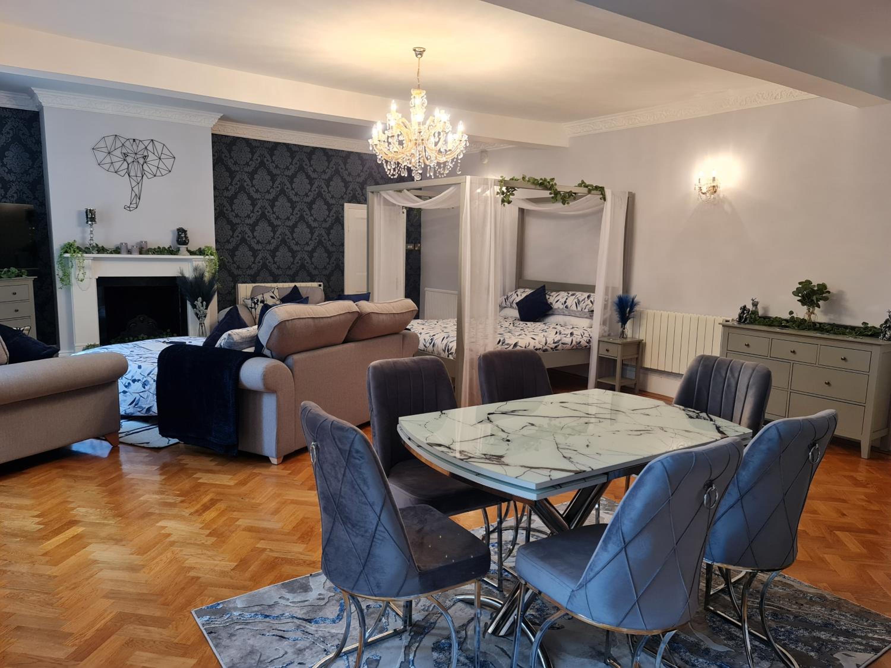 Superior Family Room - Photo 18