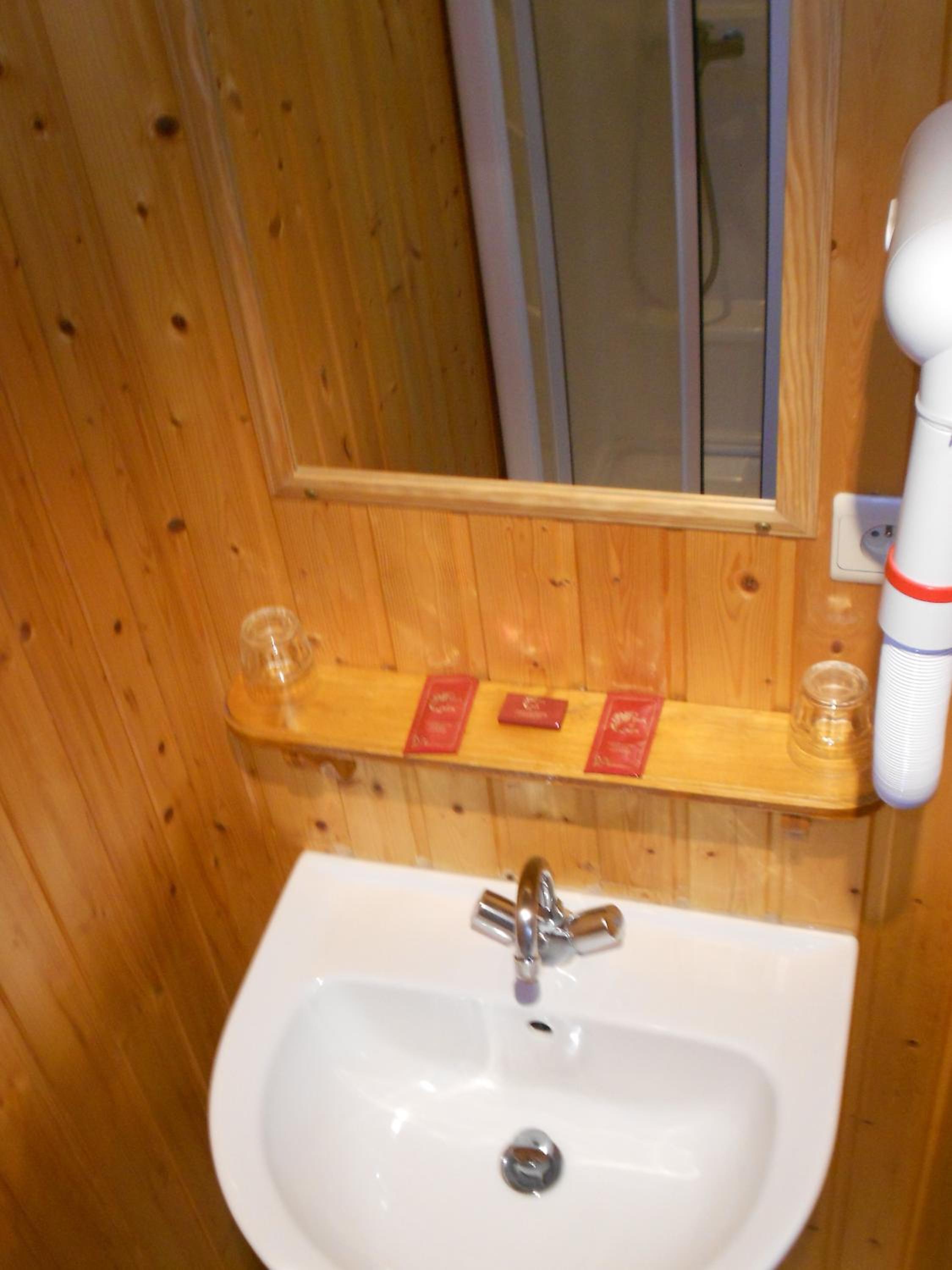 Double Room - Stair Access Only - Photo 6