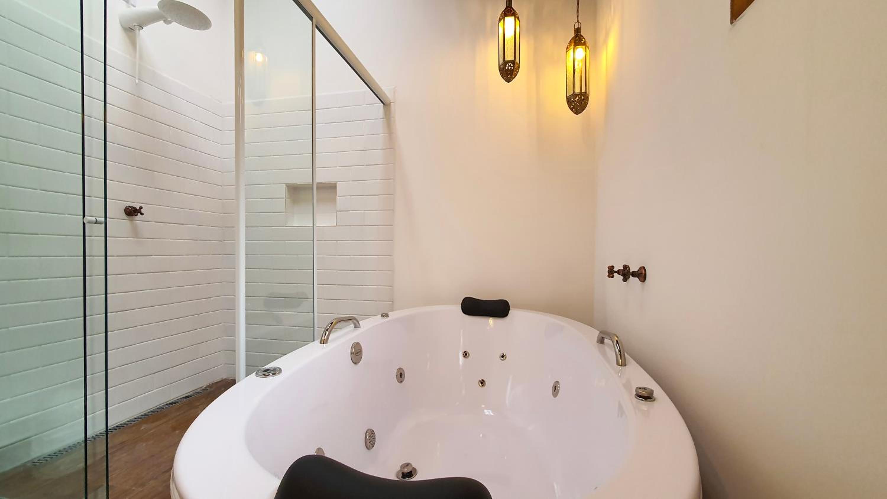 Deluxe Suite with Spa Bath photo 2