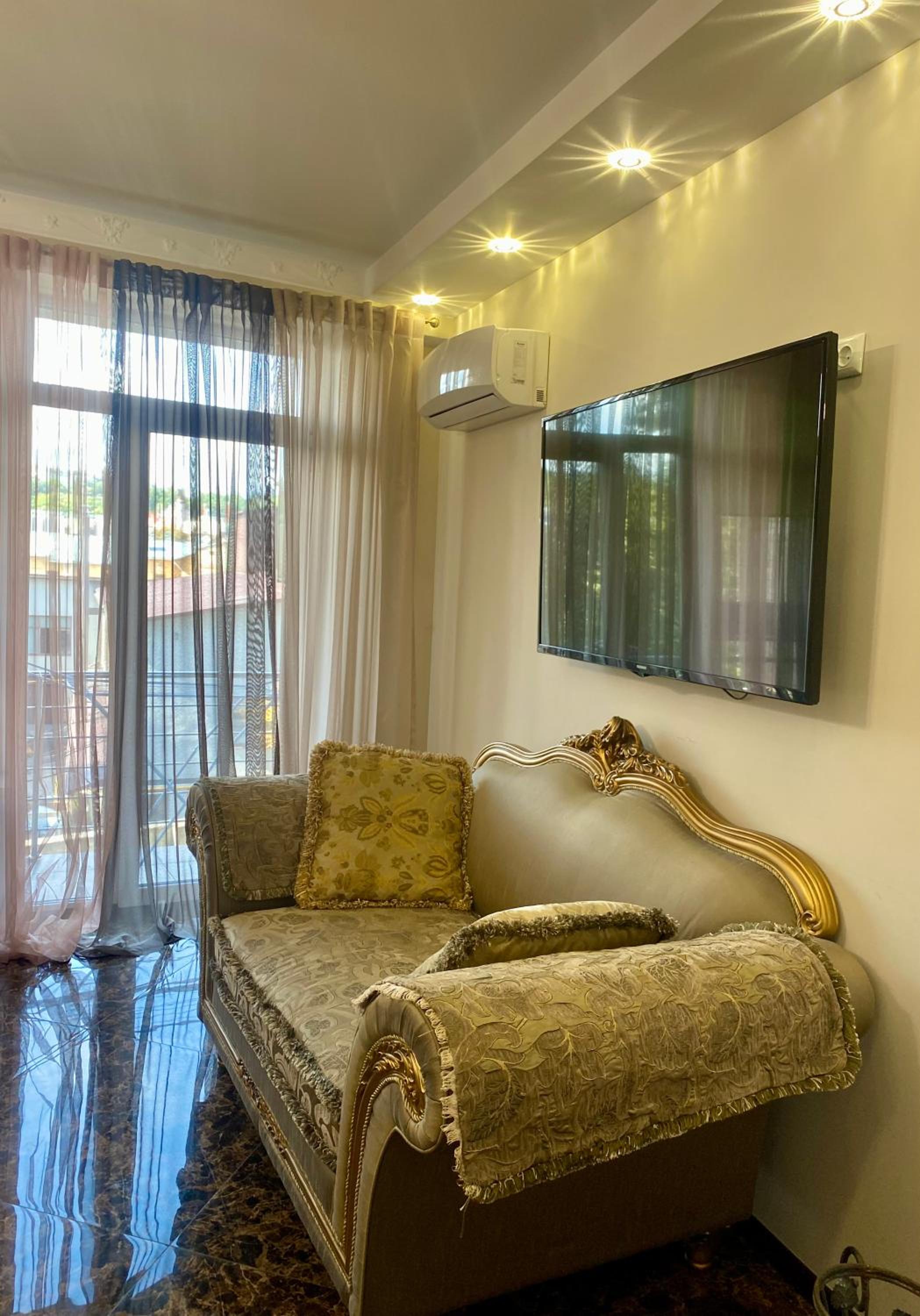 Deluxe Apartment