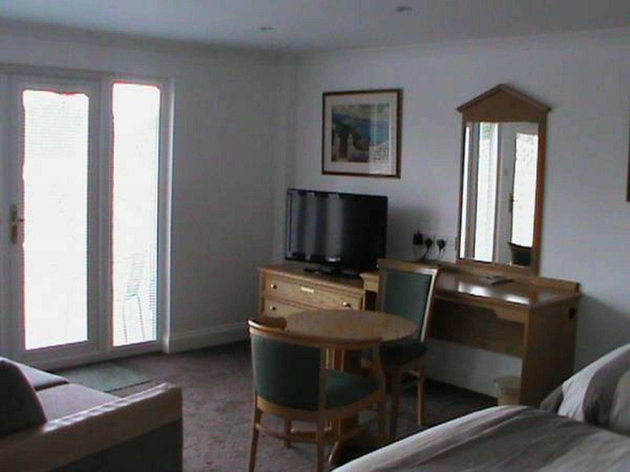 Deluxe Double Room with Lake View - Photo 7