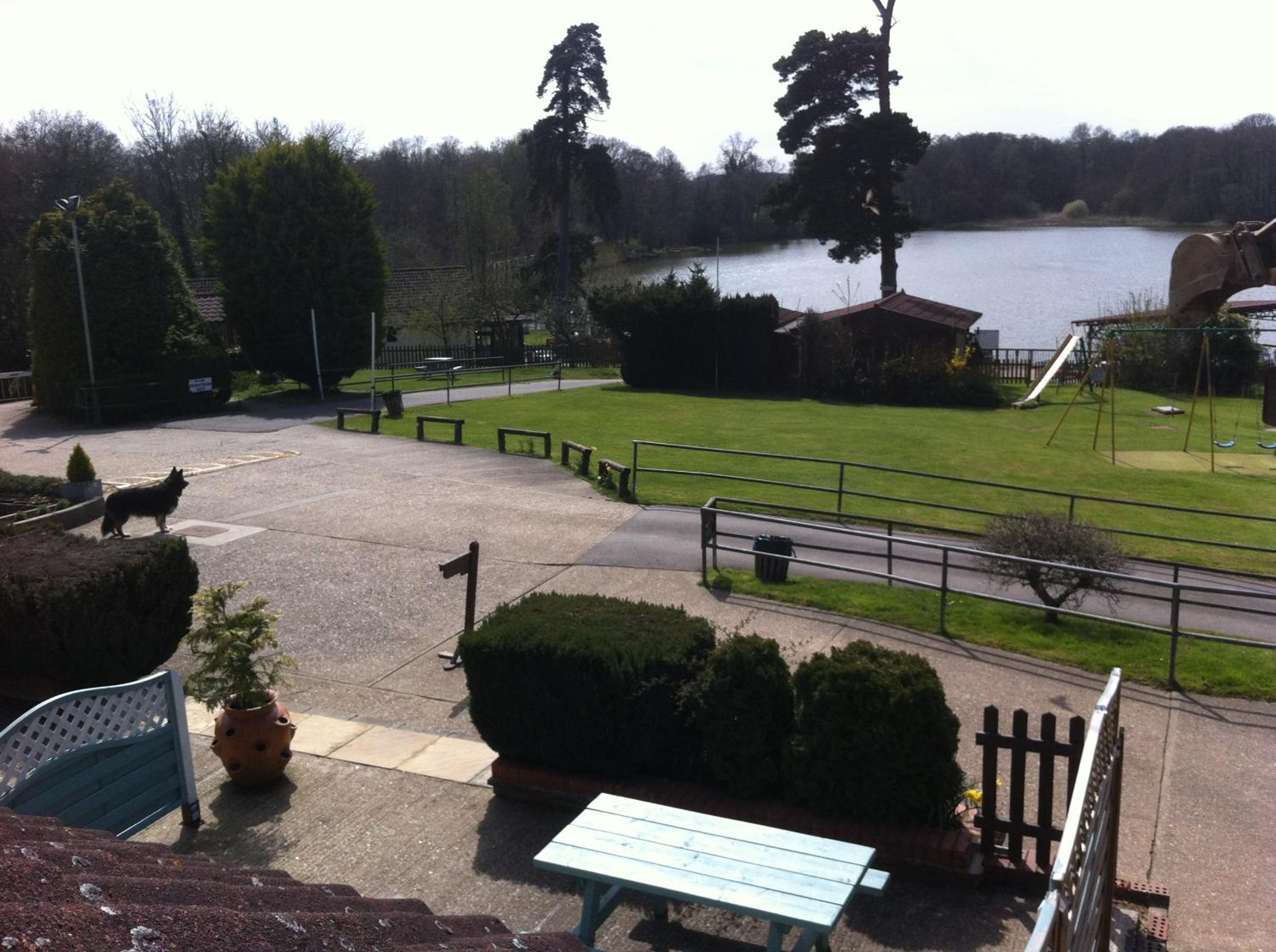 Deluxe Double Room with Lake View - Photo 13