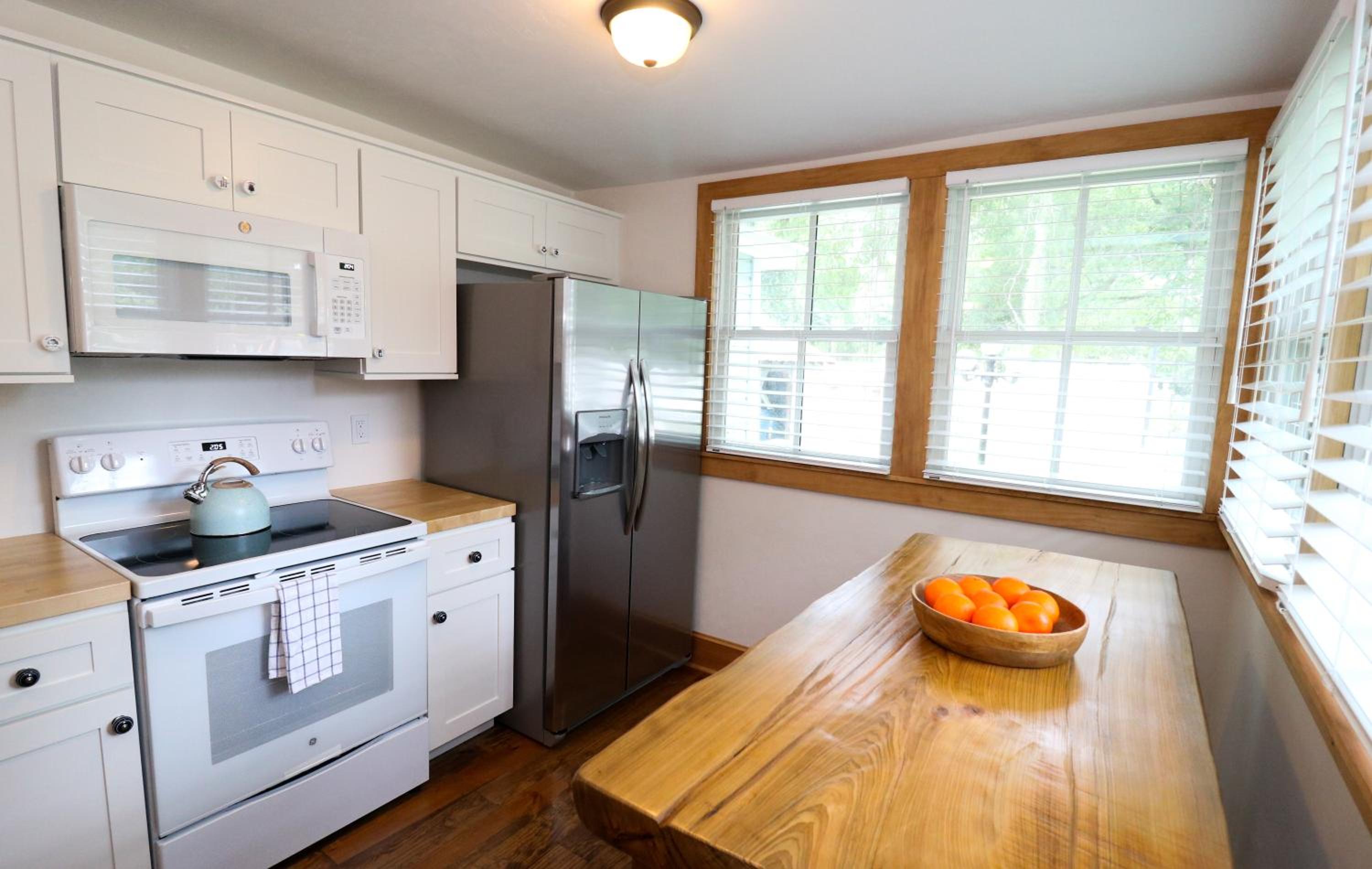 Bungalow with Patio - Photo 4