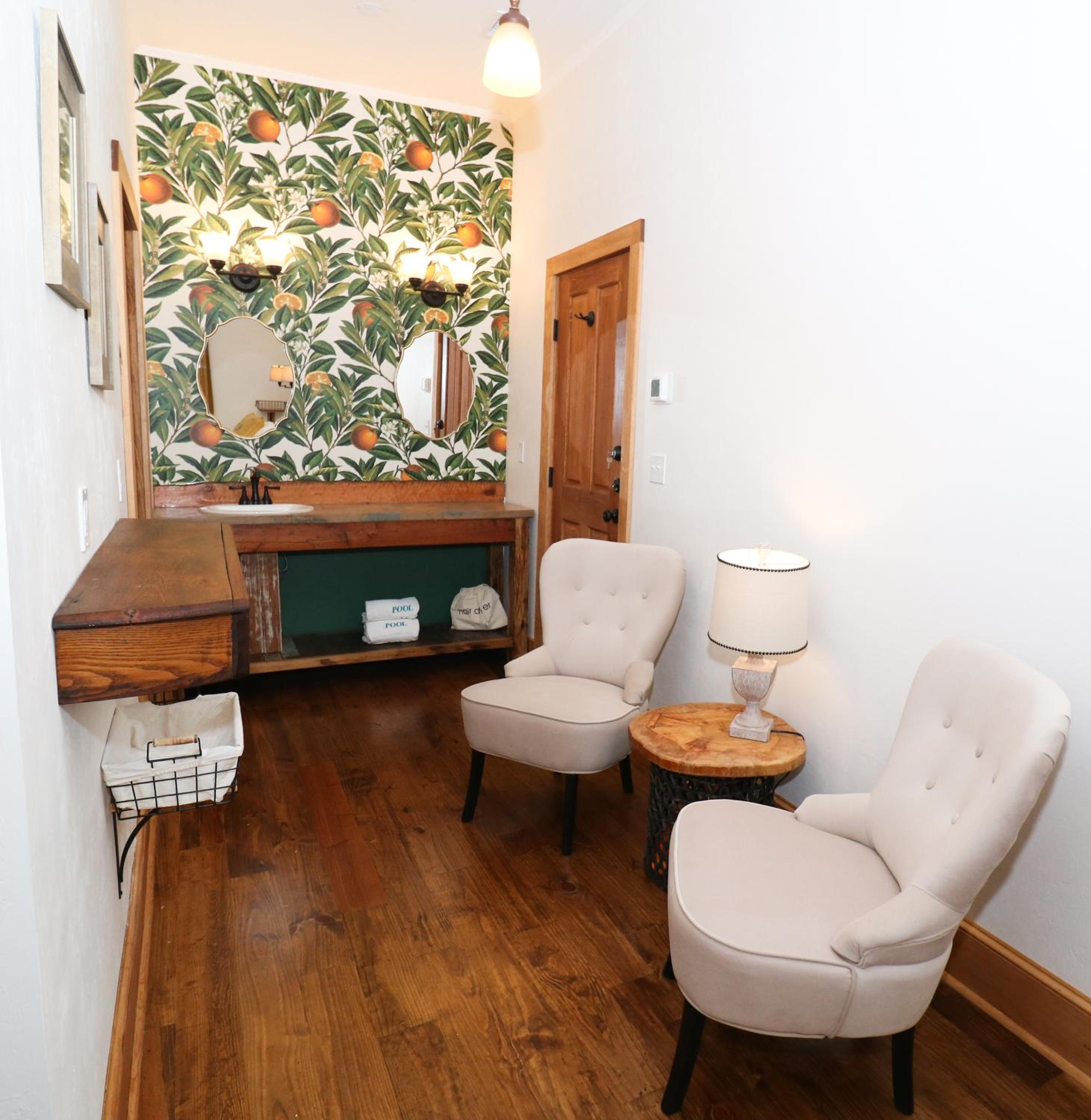One-Bedroom Bungalow - Photo 1