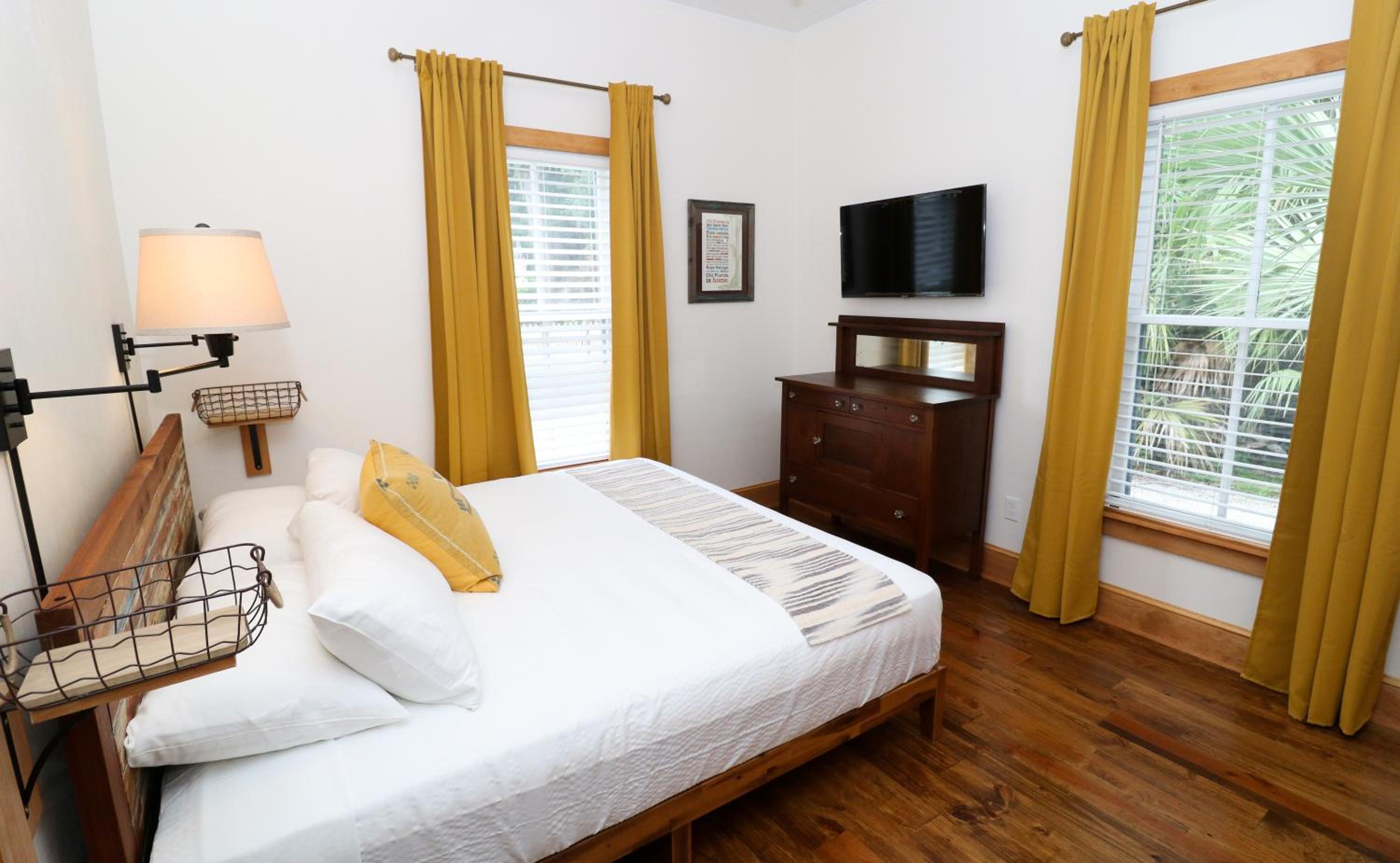 One-Bedroom Bungalow - Photo 4