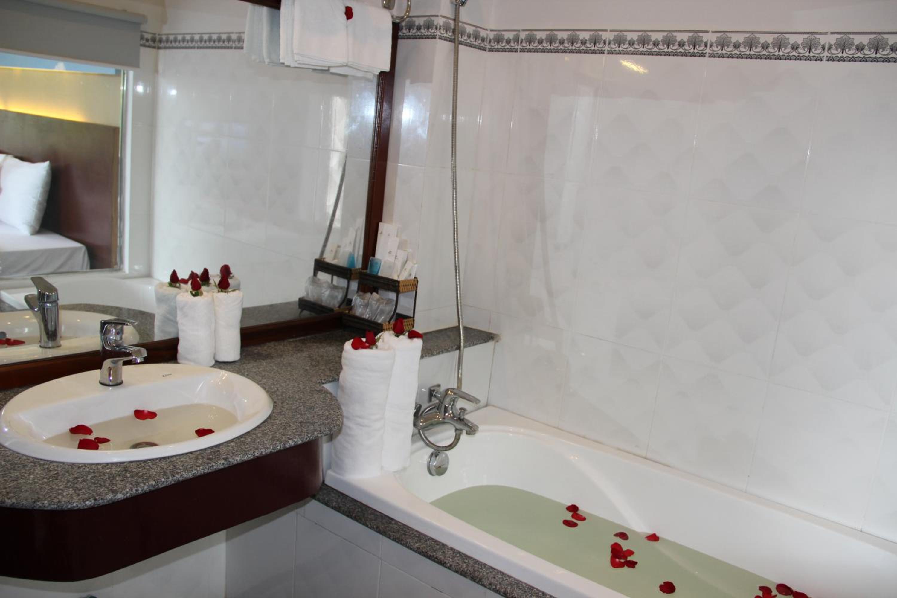 Double Room or Twin Room with Sea View photo 2