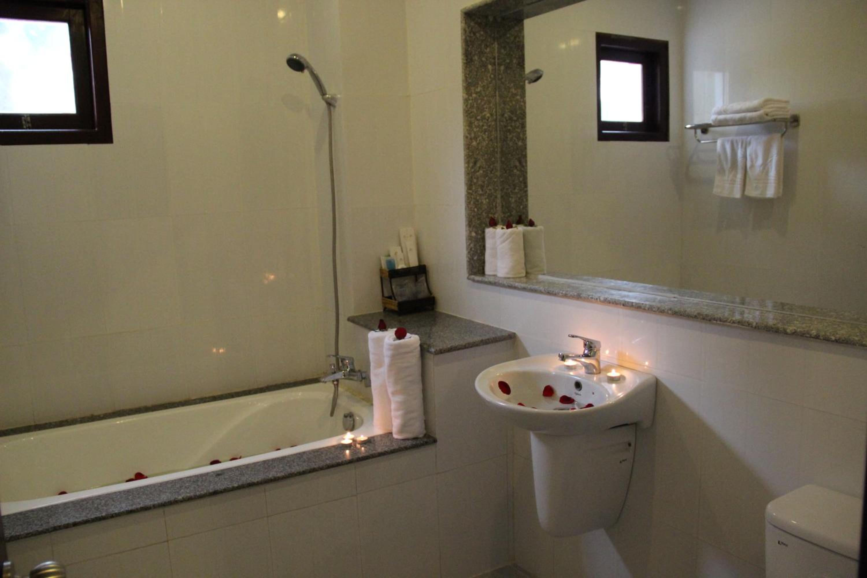 Double Room or Twin Room with Garden View photo 3