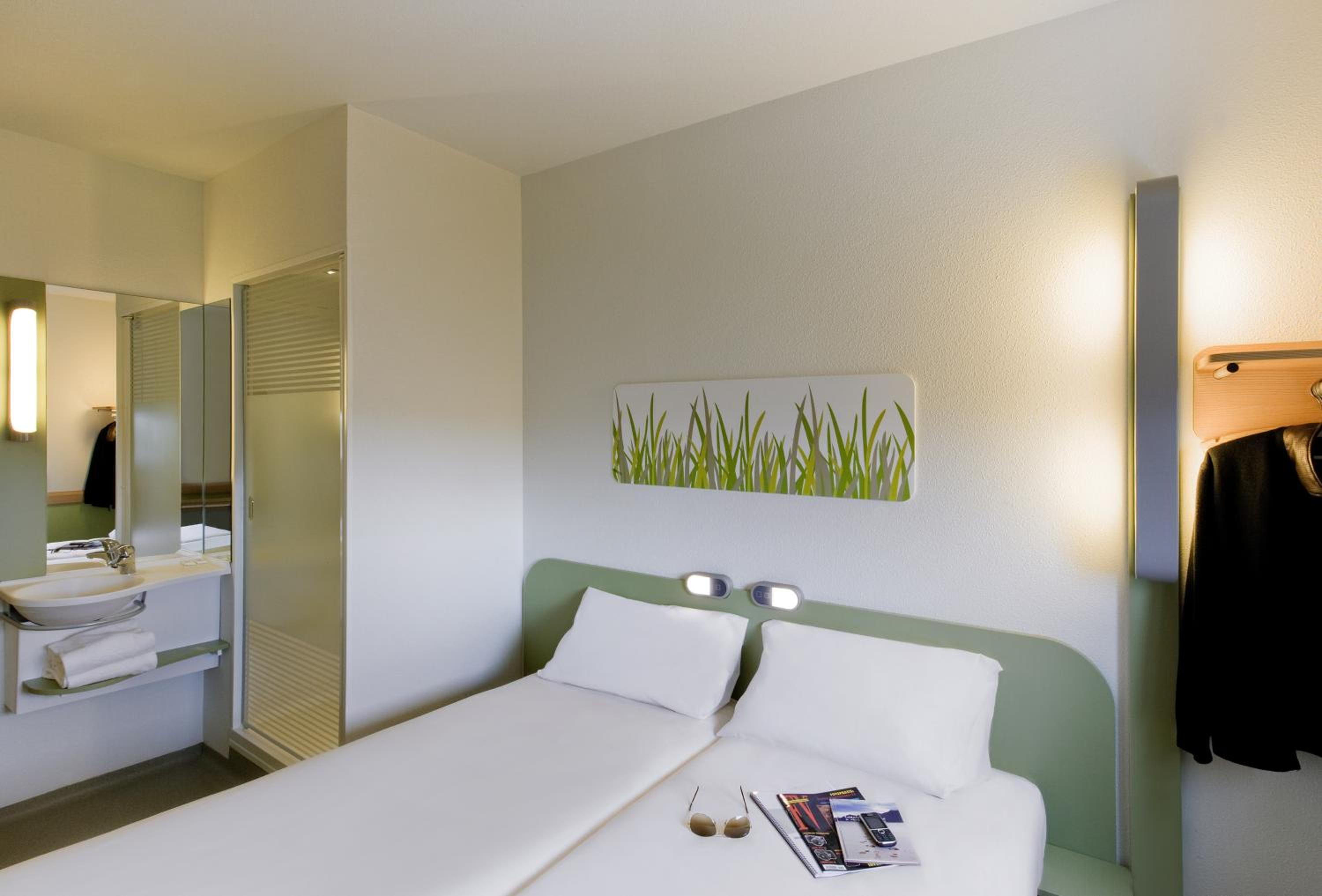 Twin Room - Photo 3