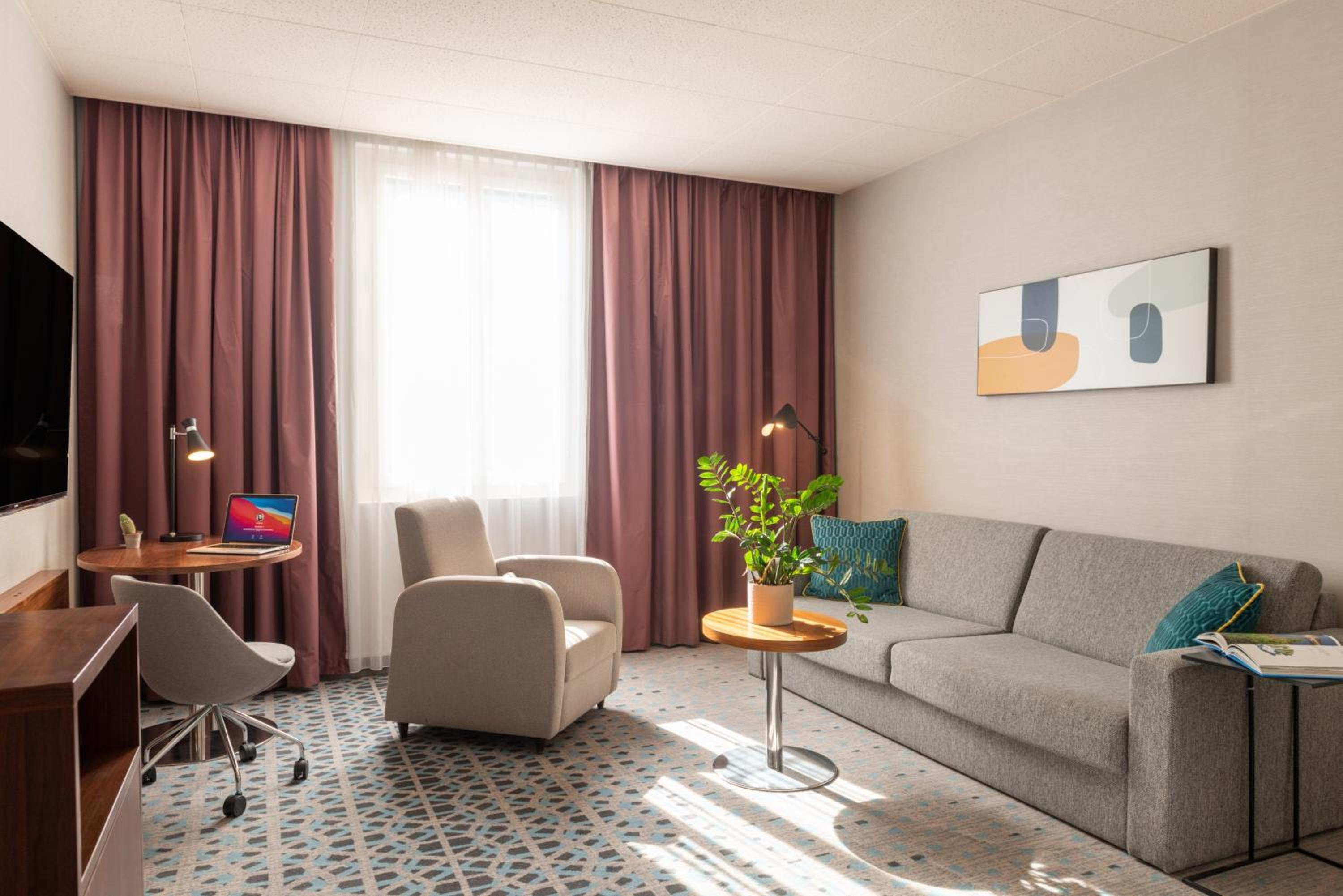 One-Bedroom Suite with Sofa Bed
