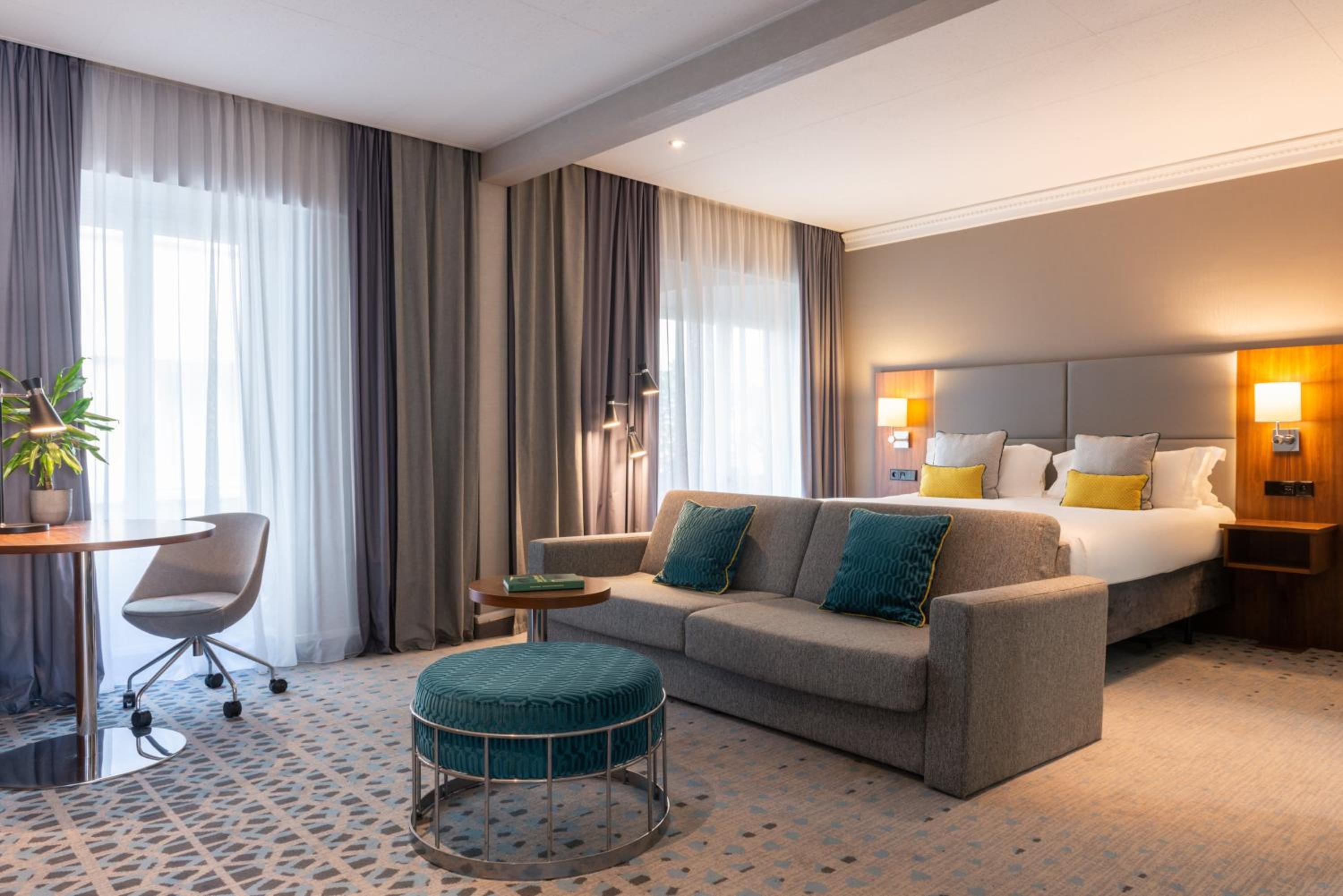 Junior King Suite with Sofa Bed