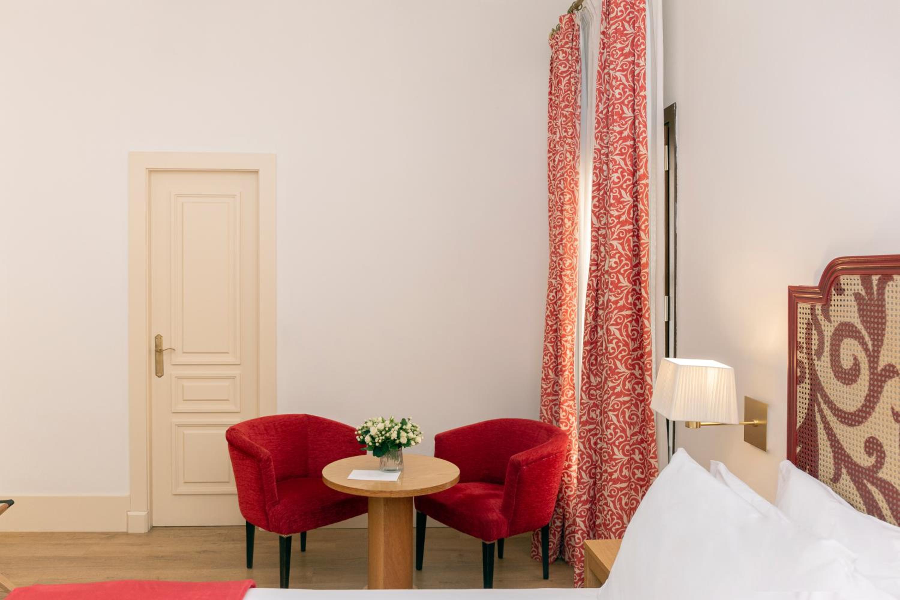 Superior Room - Photo 7