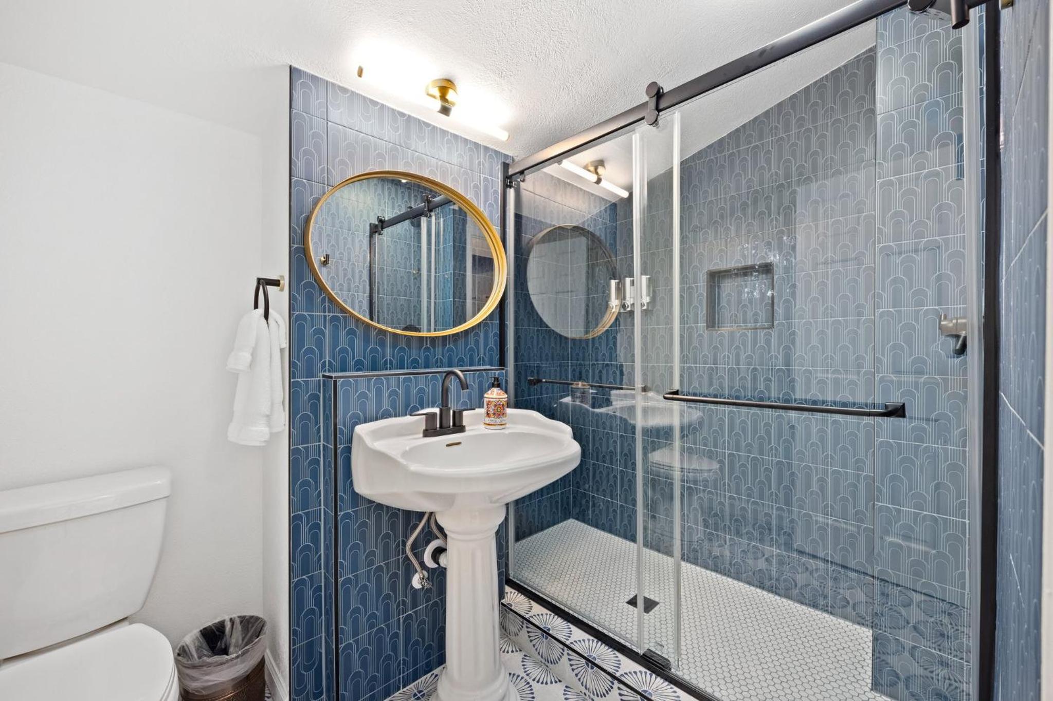 King Suite - Photo 3