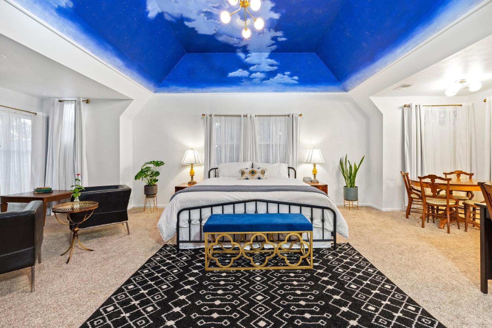 King Suite - Photo 1